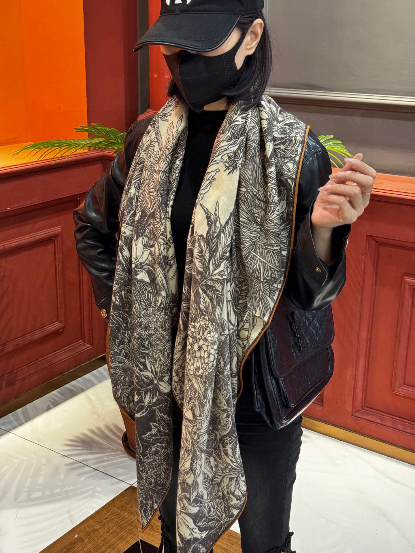  💟2025年秋冬抢先 上新💞【双面同色丝毛方巾】手工卷边山羊绒和真丝混纺披肩（70%山羊绒，30%桑蚕