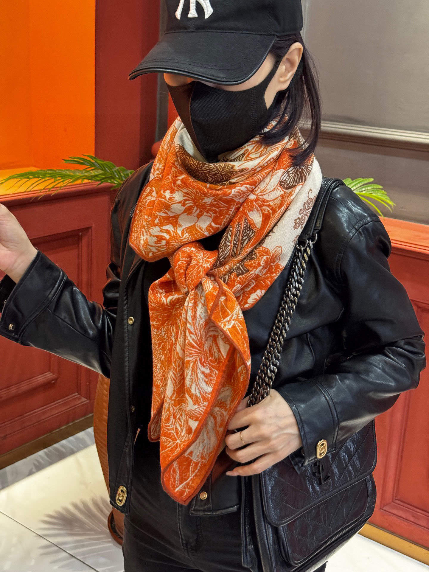  💟2025年秋冬抢先 上新💞【双面同色丝毛方巾】手工卷边山羊绒和真丝混纺披肩（70%山羊绒，30%桑蚕