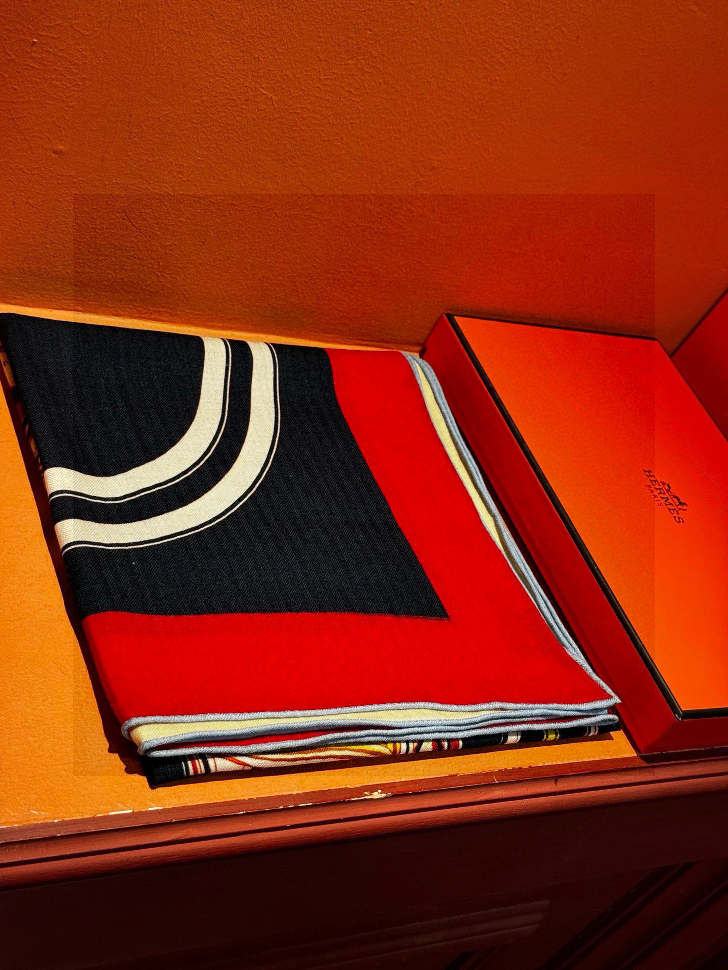  羊绒新款🆕🏇🏇买了都说好看‼️推荐💕【华丽的缰辔双面同色140】羊绒方巾，顶级工艺超值‼️爱马仕专柜爆