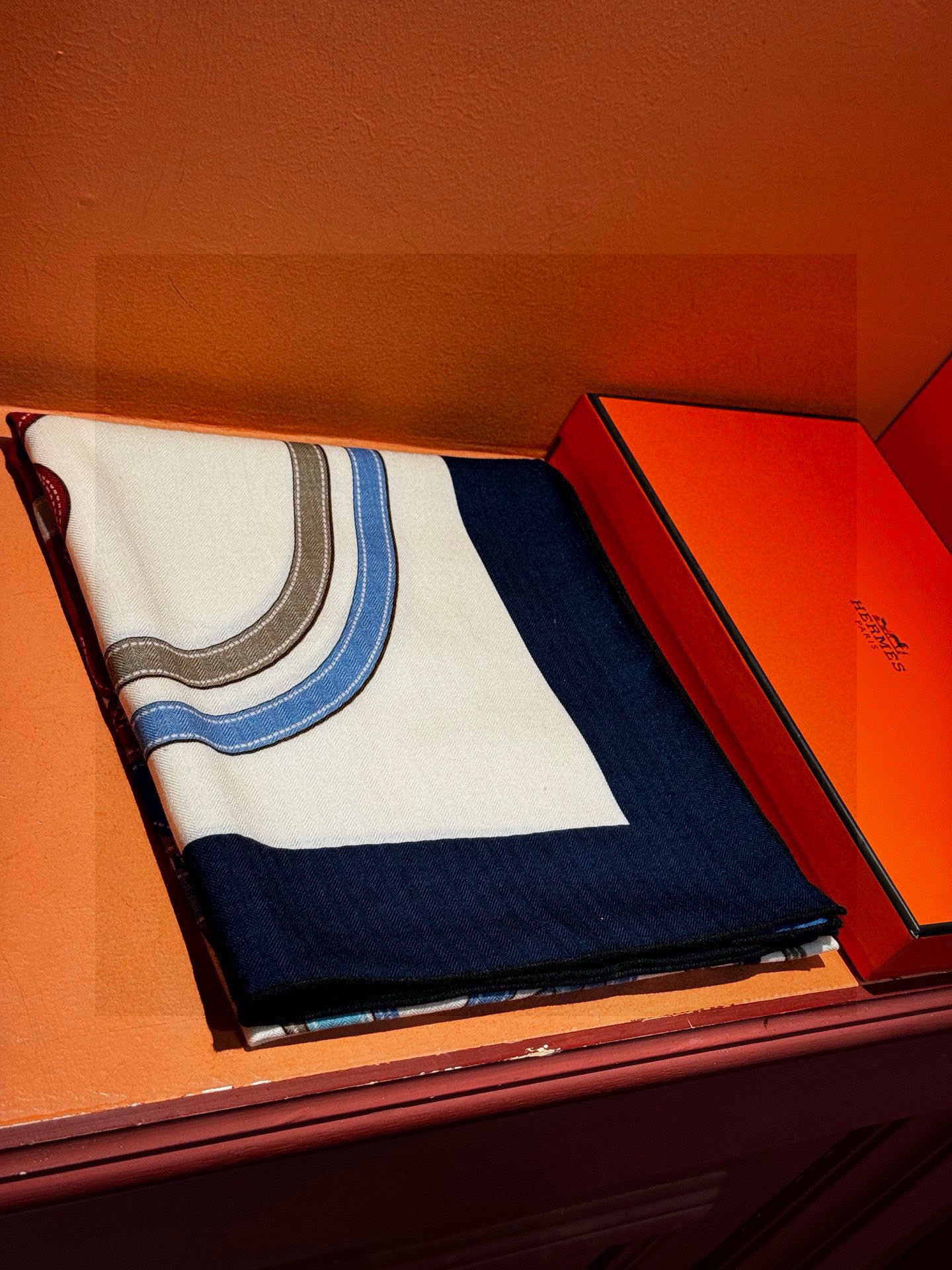  羊绒新款🆕🏇🏇买了都说好看‼️推荐💕【华丽的缰辔双面同色140】羊绒方巾，顶级工艺超值‼️爱马仕专柜爆