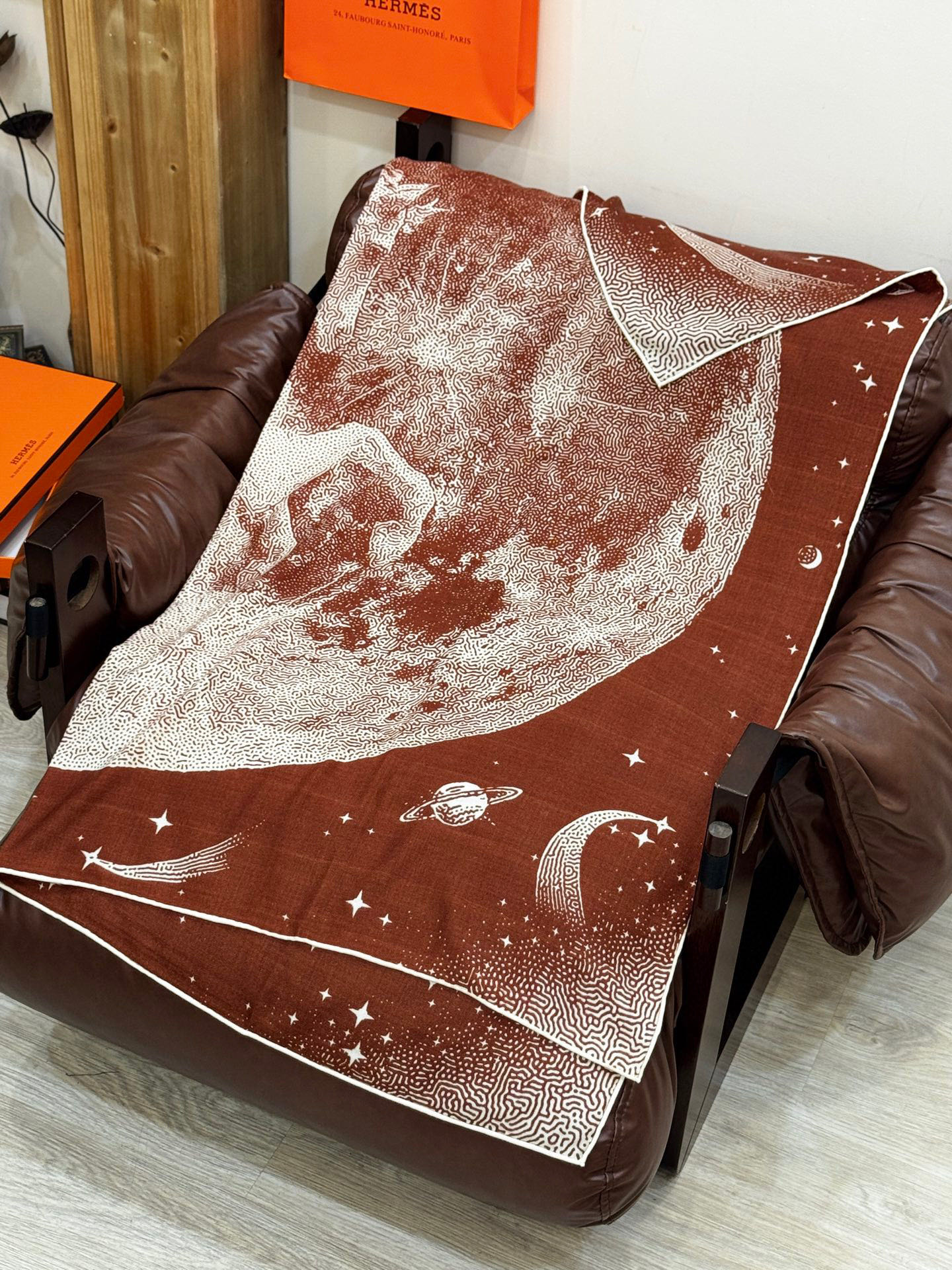  HERMES爱马仕新款|月光飞马Clair de Lune羊绒和真丝披肩，手工卷边(70%羊绒，30%