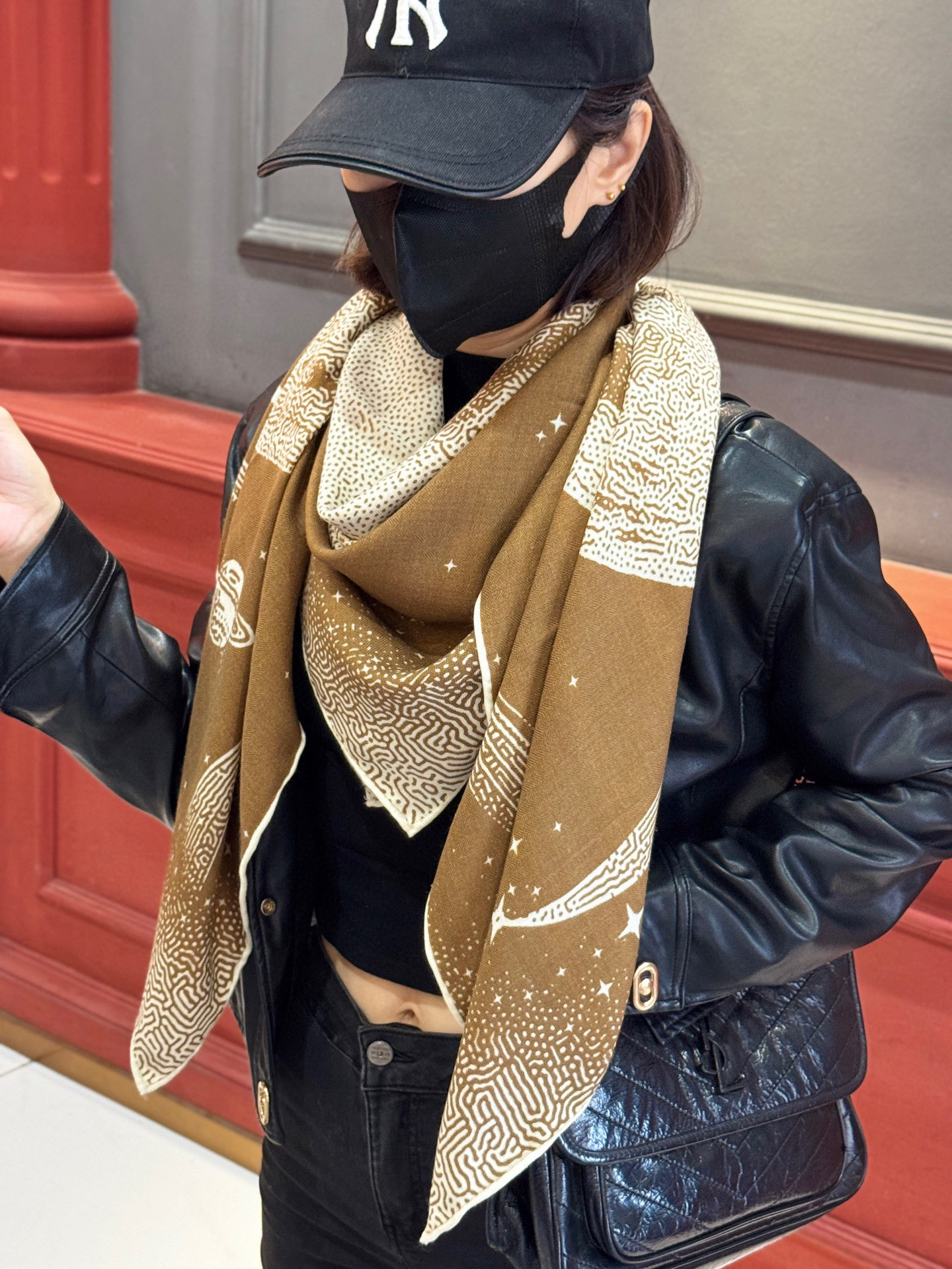  HERMES爱马仕新款|月光飞马Clair de Lune羊绒和真丝披肩，手工卷边(70%羊绒，30%