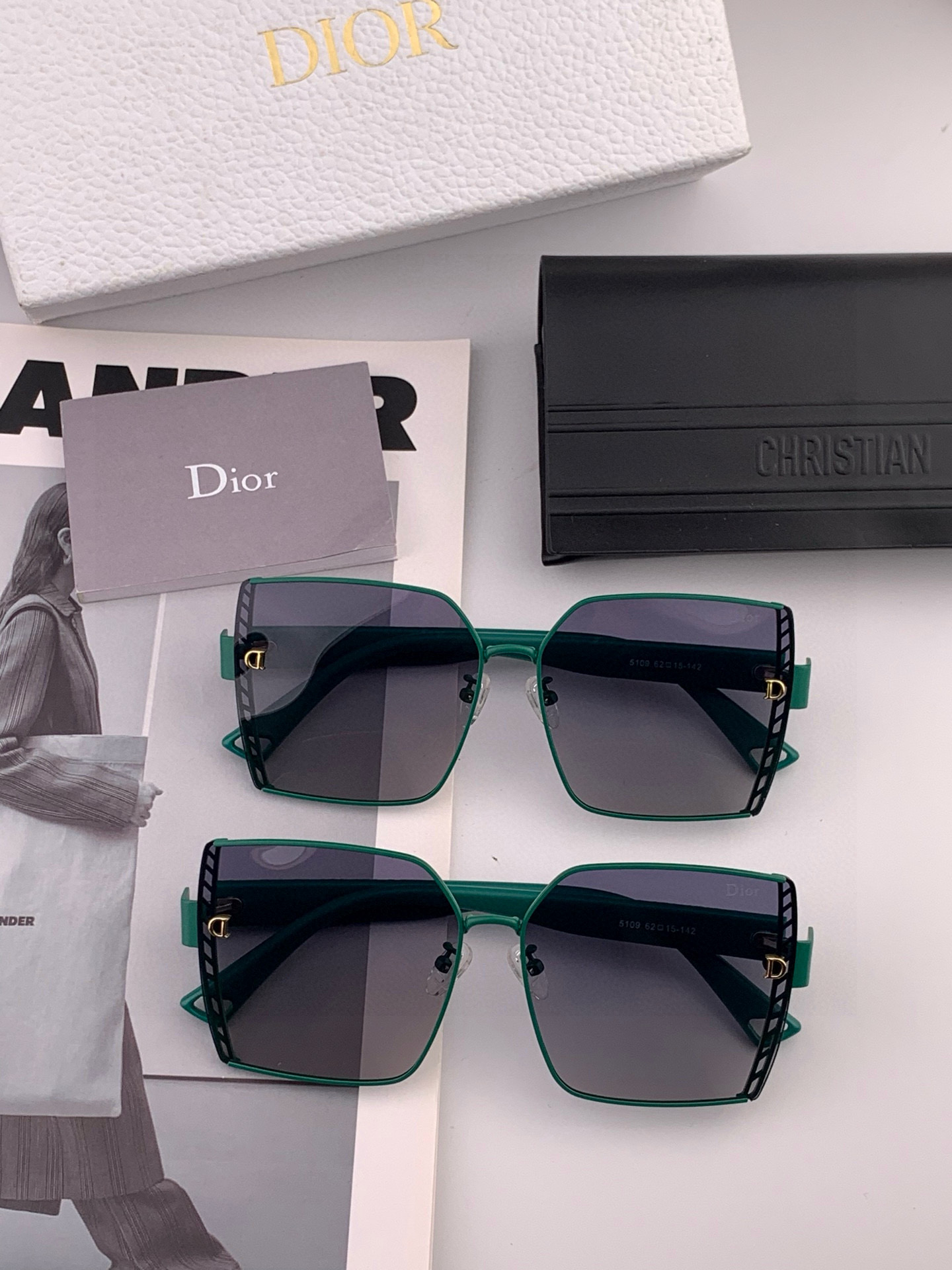   DIOR🌋☔️时尚无框太阳镜镜片 顶级奢侈品强 高品质胜利亲亲🍦🍨 得意 气质非凡😄 🍫🍪女士开车墨