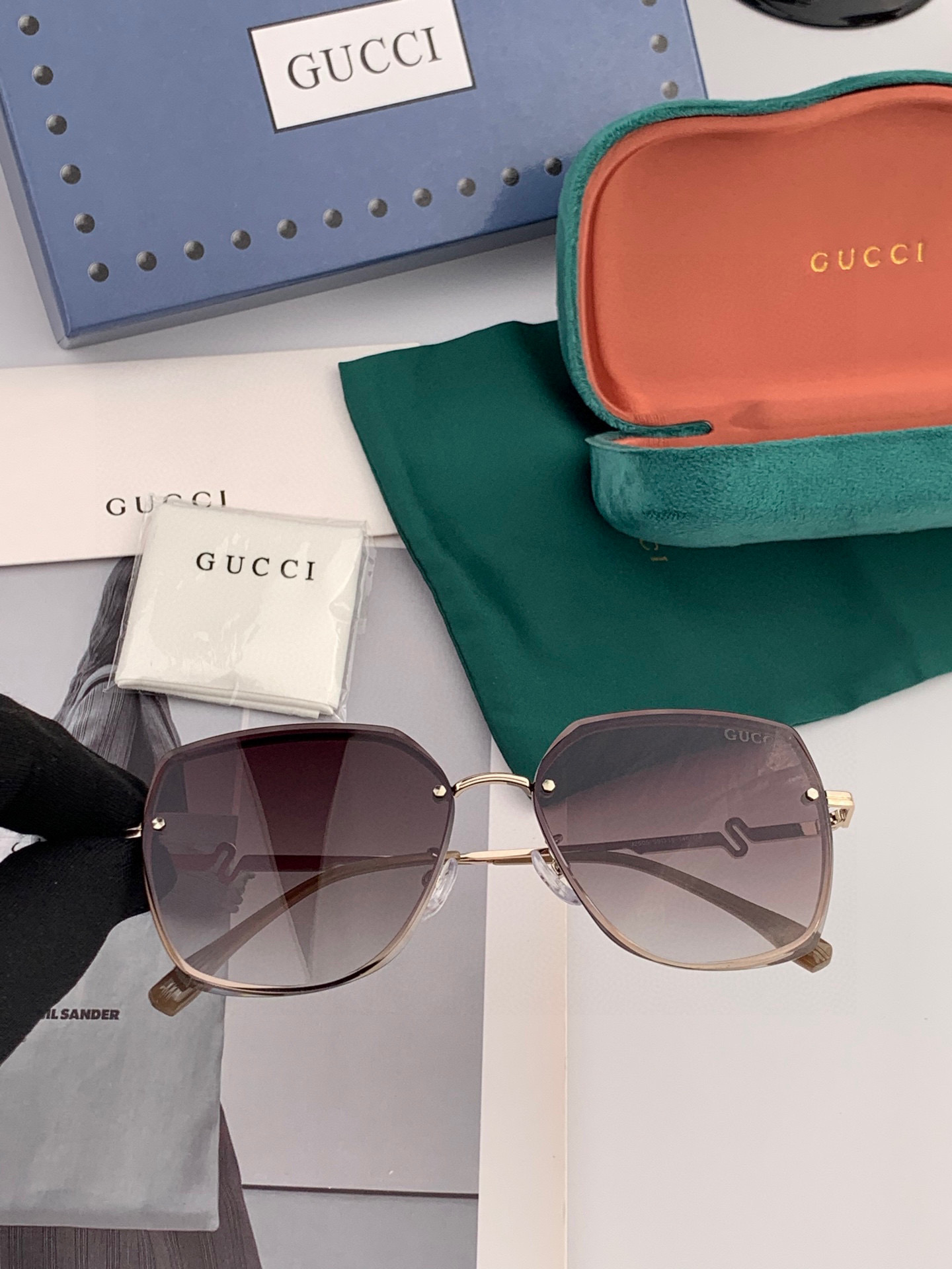  GUCCI 2025开春新款 最新款无框太阳镜 各路网红纷纷带起气场满分‼️ 俏皮甜美.上脸效果更佳.