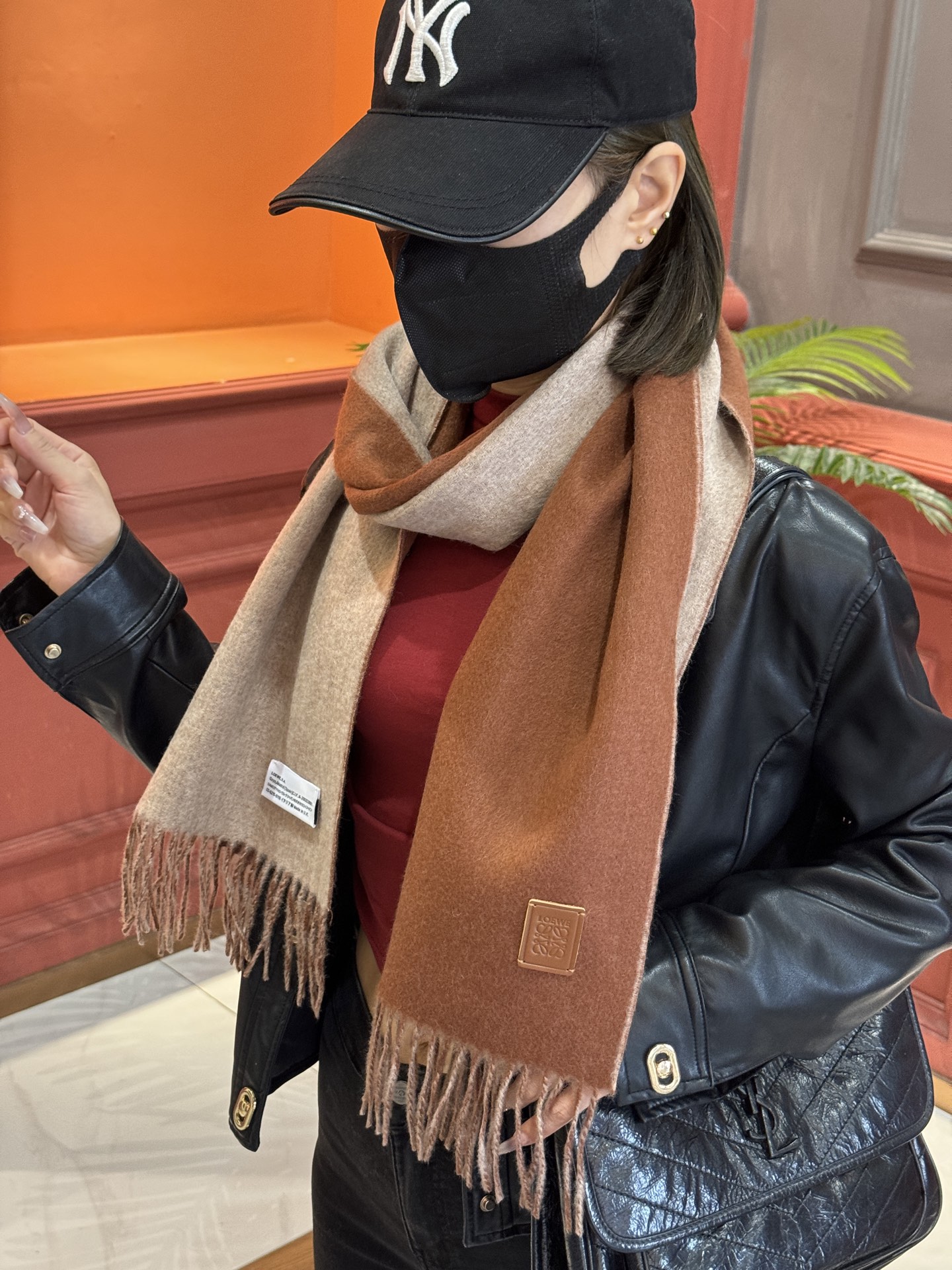  ✨✨太美了😍罗意威 情侣款 美到要尖叫😱专柜最新款🎊英伦欧美范儿 又是一款即时尚又实用的大围巾&长巾，