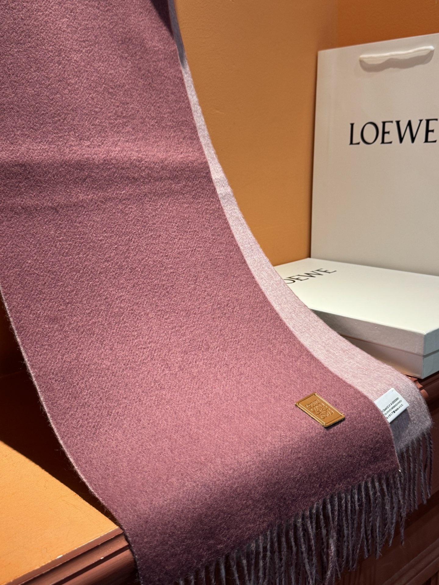  ✨✨太美了😍罗意威 情侣款 美到要尖叫😱专柜最新款🎊英伦欧美范儿 又是一款即时尚又实用的大围巾&长巾，