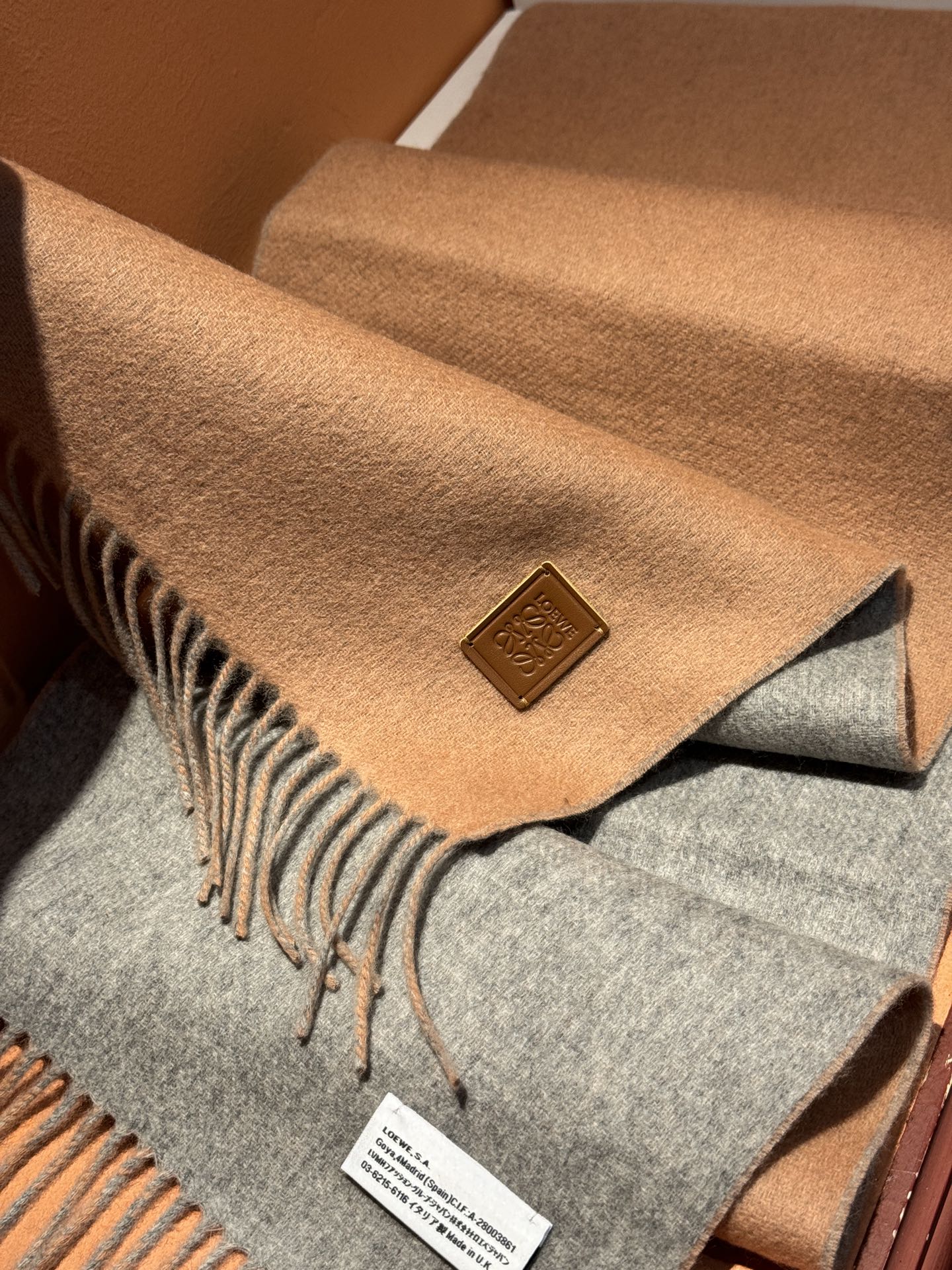  ✨✨太美了😍罗意威 情侣款 美到要尖叫😱专柜最新款🎊英伦欧美范儿 又是一款即时尚又实用的大围巾&长巾，