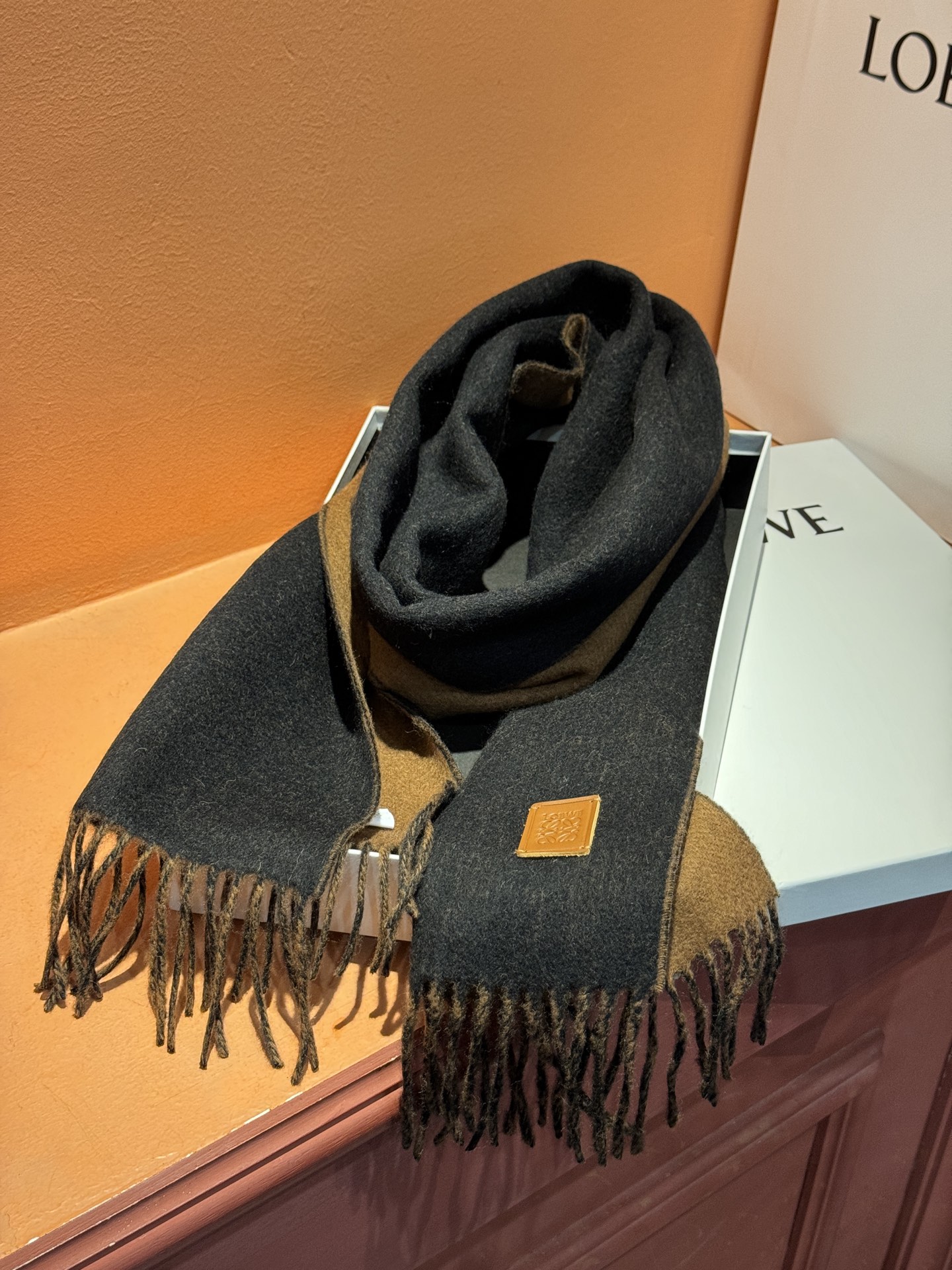  ✨✨太美了😍罗意威 情侣款 美到要尖叫😱专柜最新款🎊英伦欧美范儿 又是一款即时尚又实用的大围巾&长巾，