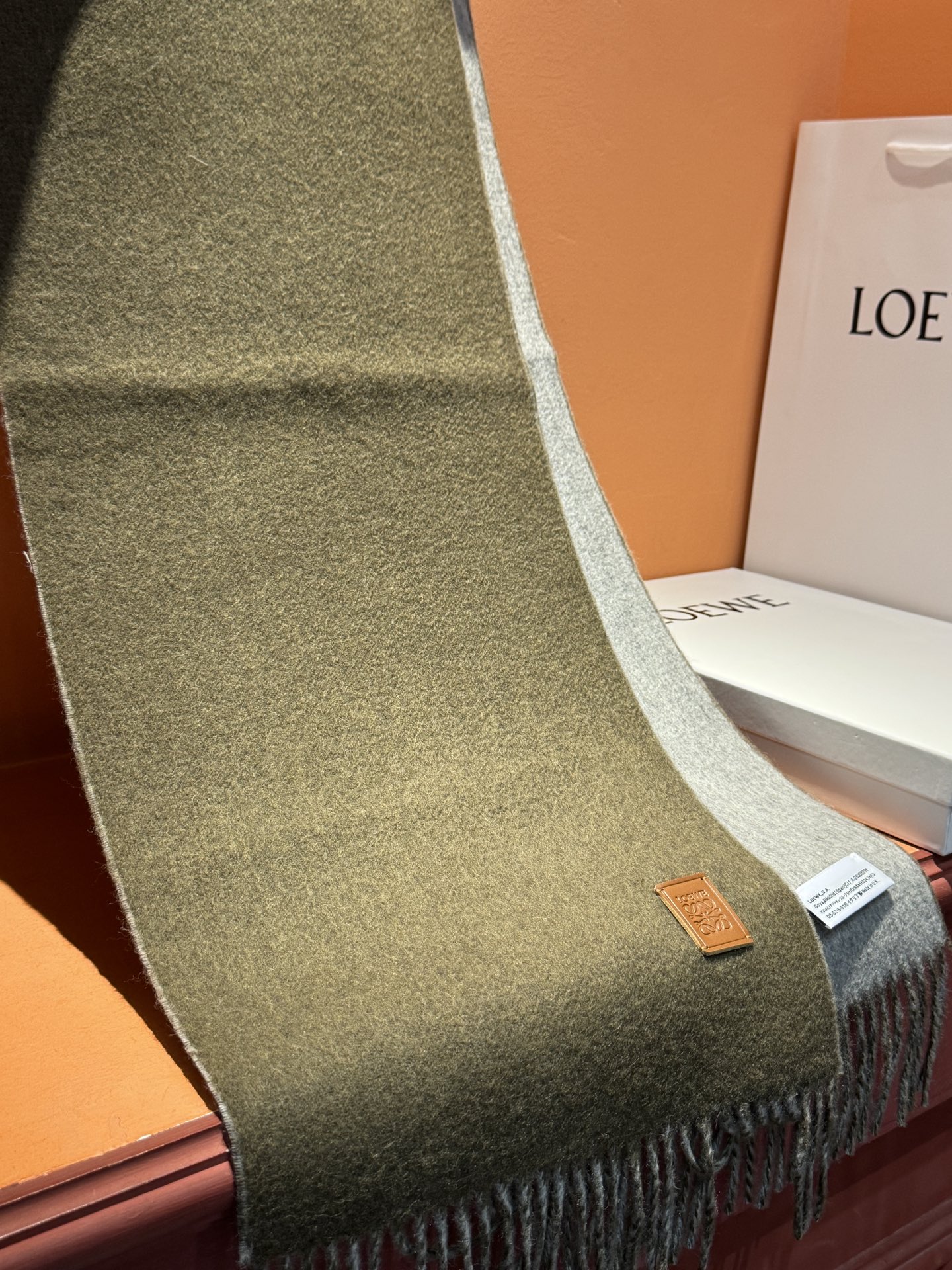  ✨✨太美了😍罗意威 情侣款 美到要尖叫😱专柜最新款🎊英伦欧美范儿 又是一款即时尚又实用的大围巾&长巾，