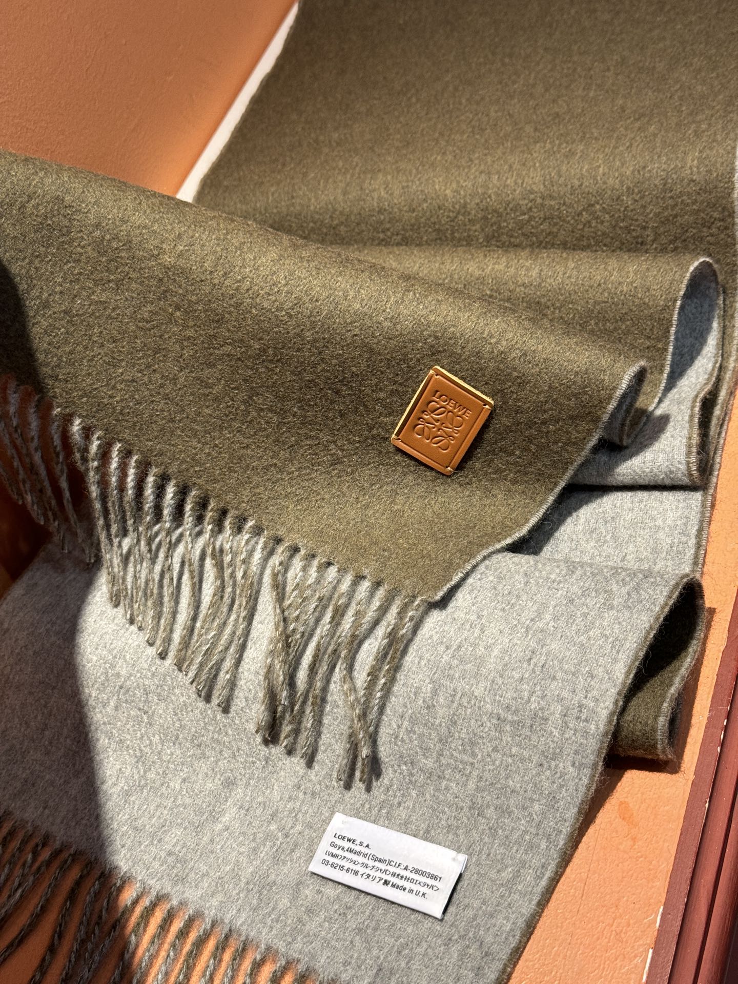  ✨✨太美了😍罗意威 情侣款 美到要尖叫😱专柜最新款🎊英伦欧美范儿 又是一款即时尚又实用的大围巾&长巾，