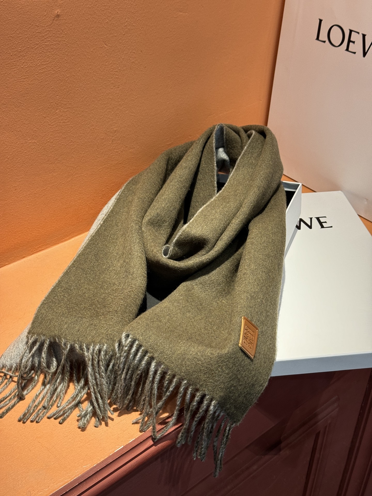  ✨✨太美了😍罗意威 情侣款 美到要尖叫😱专柜最新款🎊英伦欧美范儿 又是一款即时尚又实用的大围巾&长巾，