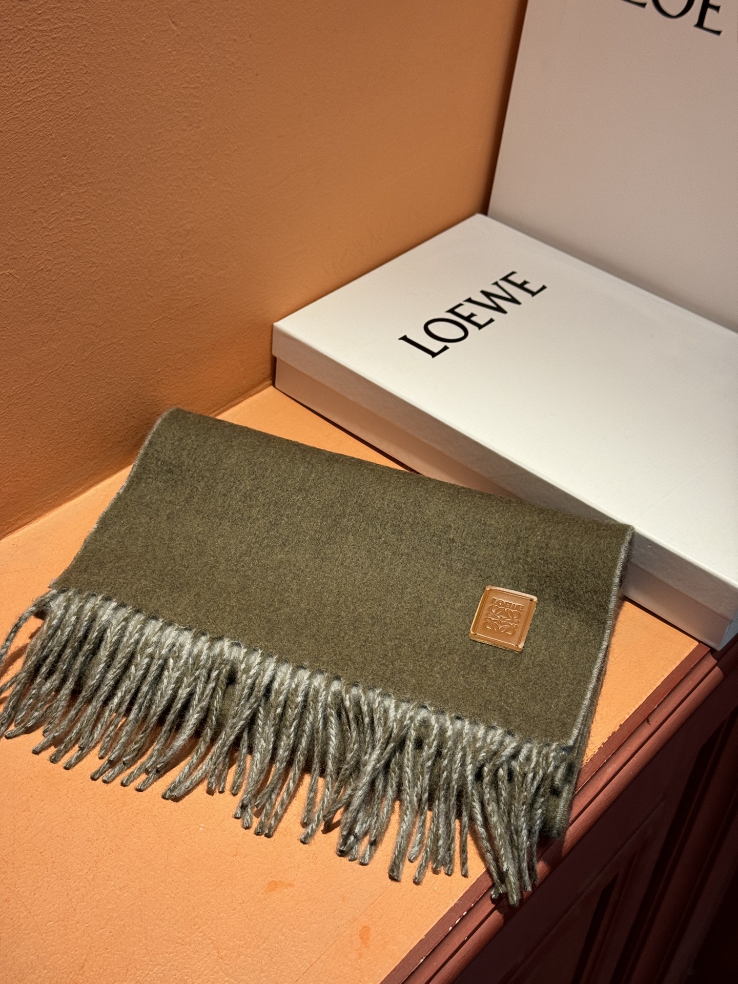  ✨✨太美了😍罗意威 情侣款 美到要尖叫😱专柜最新款🎊英伦欧美范儿 又是一款即时尚又实用的大围巾&长巾，