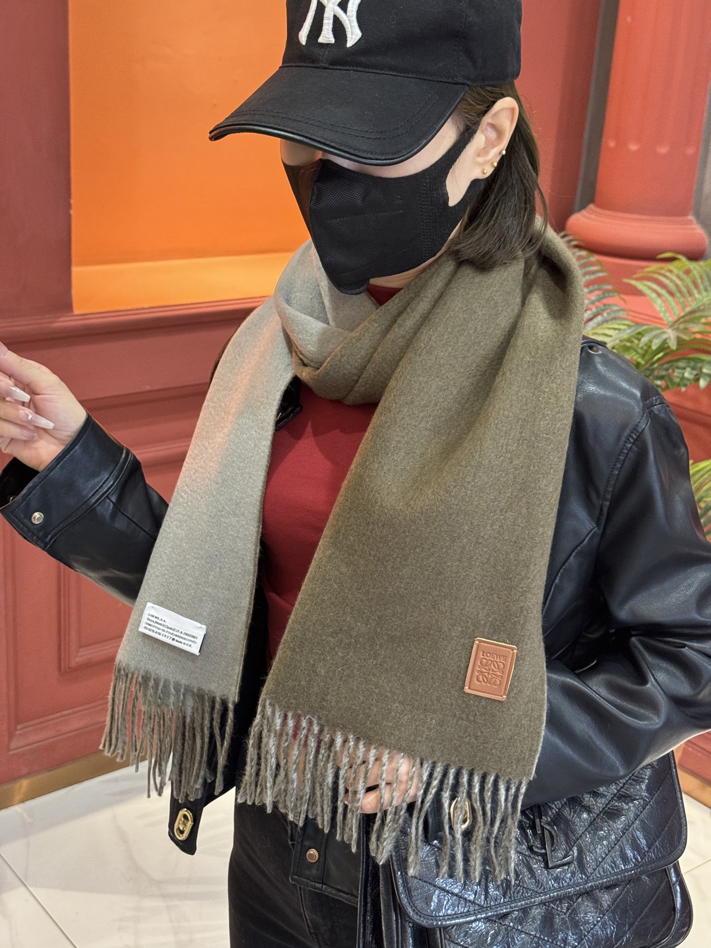  ✨✨太美了😍罗意威 情侣款 美到要尖叫😱专柜最新款🎊英伦欧美范儿 又是一款即时尚又实用的大围巾&长巾，