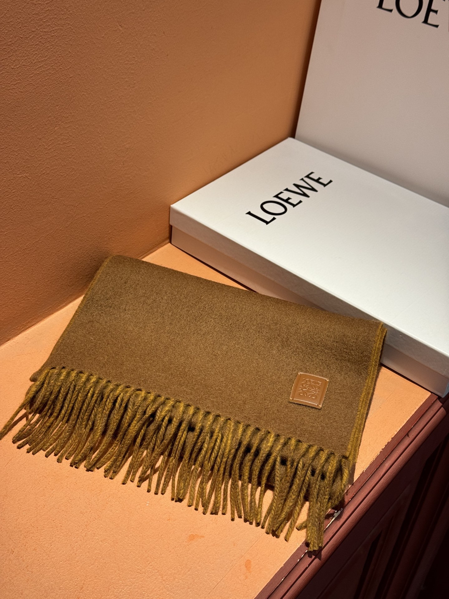  ✨✨太美了😍罗意威 情侣款 美到要尖叫😱专柜最新款🎊英伦欧美范儿 又是一款即时尚又实用的大围巾&长巾，