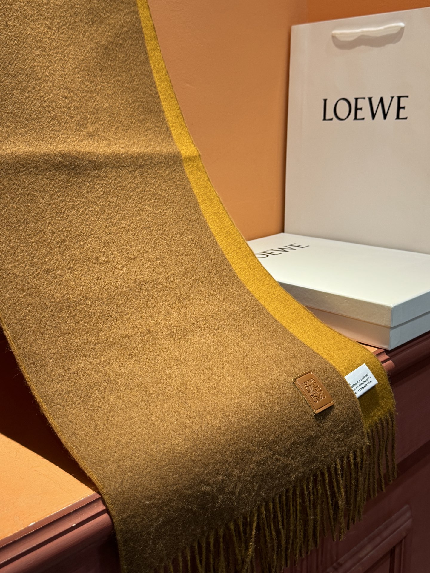  ✨✨太美了😍罗意威 情侣款 美到要尖叫😱专柜最新款🎊英伦欧美范儿 又是一款即时尚又实用的大围巾&长巾，