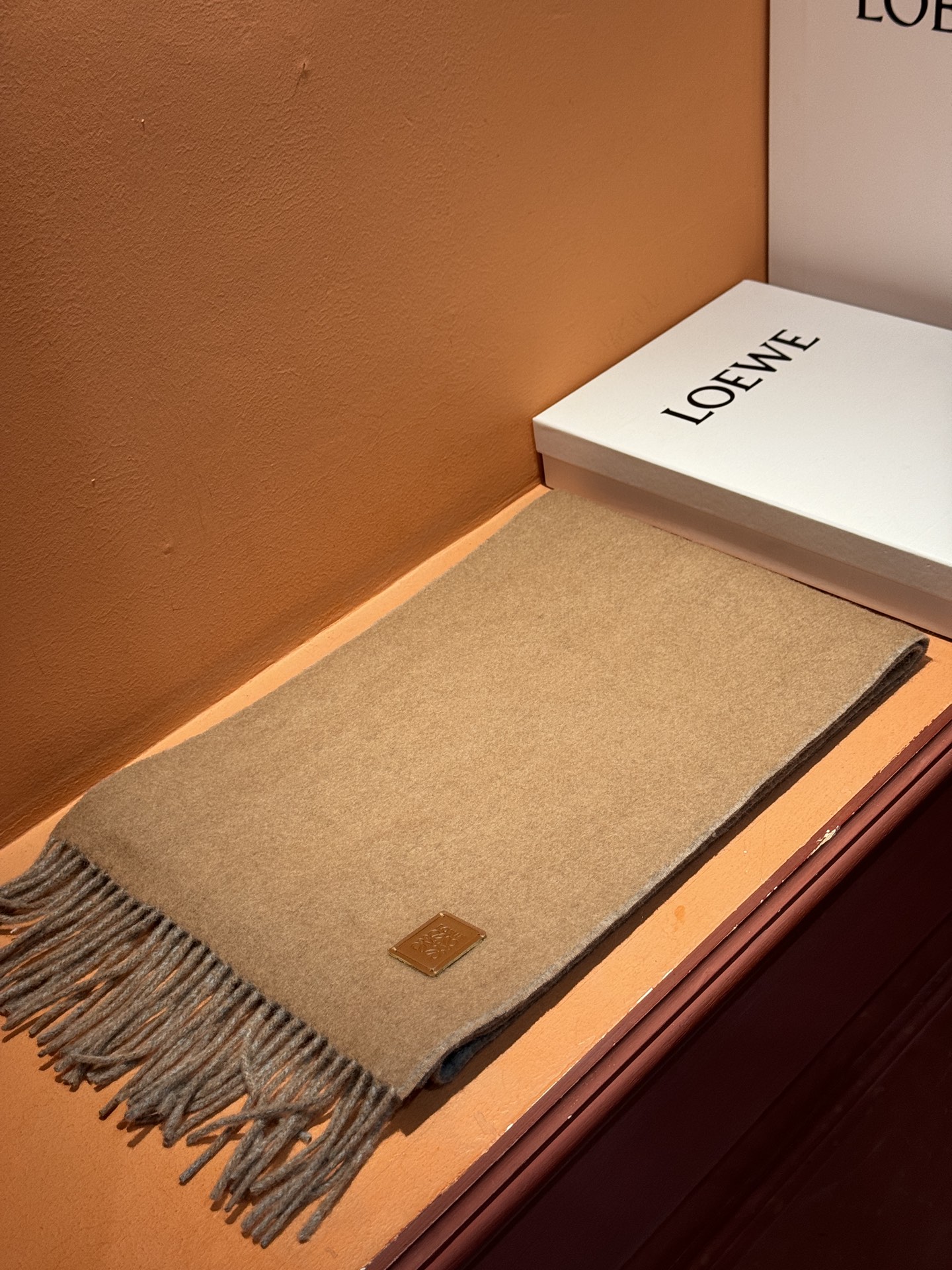  ✨✨太美了😍罗意威 情侣款 美到要尖叫😱专柜最新款🎊英伦欧美范儿 又是一款即时尚又实用的大围巾&长巾，