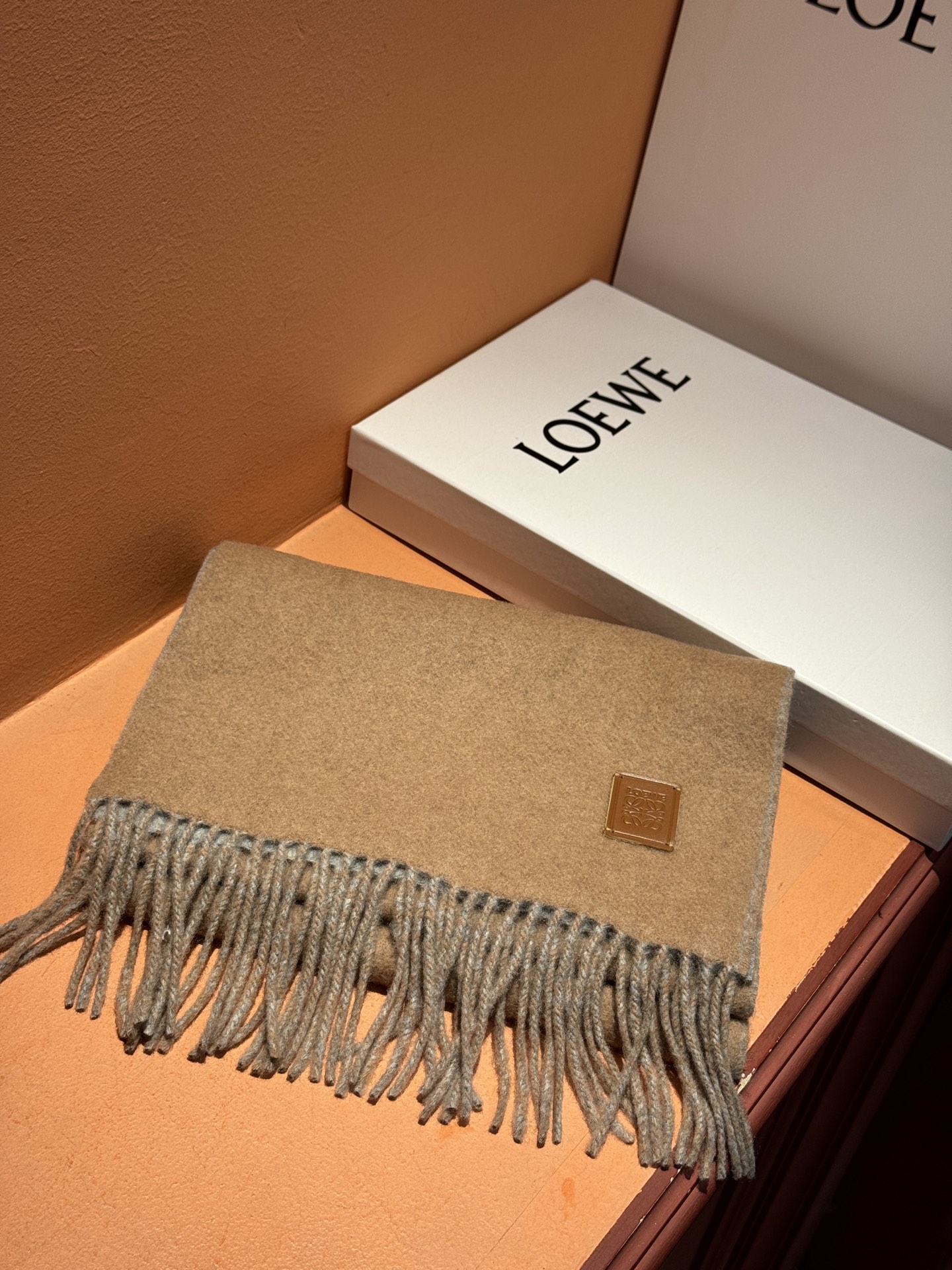  ✨✨太美了😍罗意威 情侣款 美到要尖叫😱专柜最新款🎊英伦欧美范儿 又是一款即时尚又实用的大围巾&长巾，