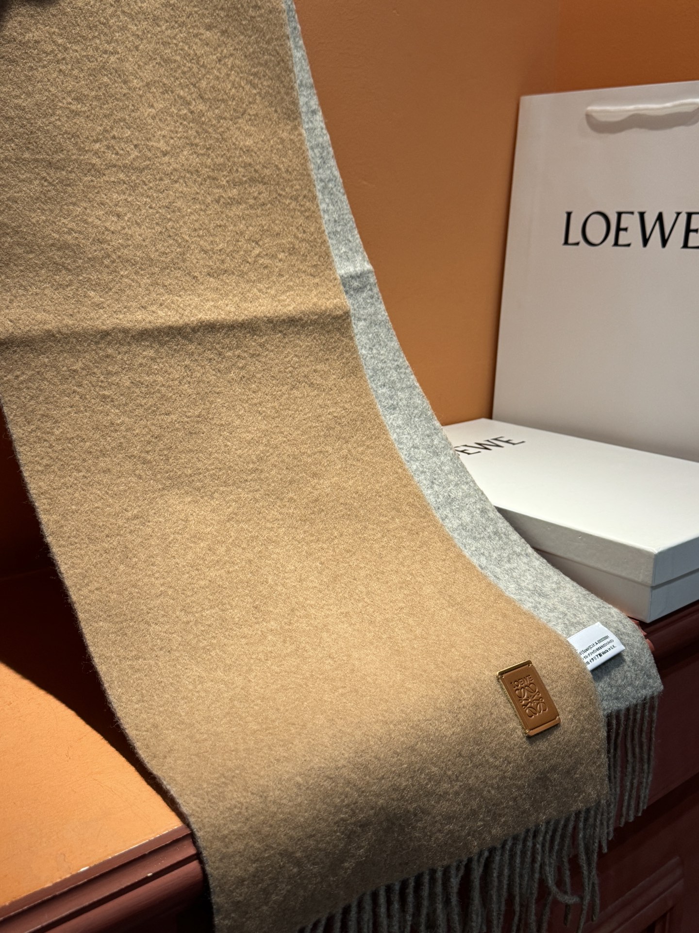  ✨✨太美了😍罗意威 情侣款 美到要尖叫😱专柜最新款🎊英伦欧美范儿 又是一款即时尚又实用的大围巾&长巾，