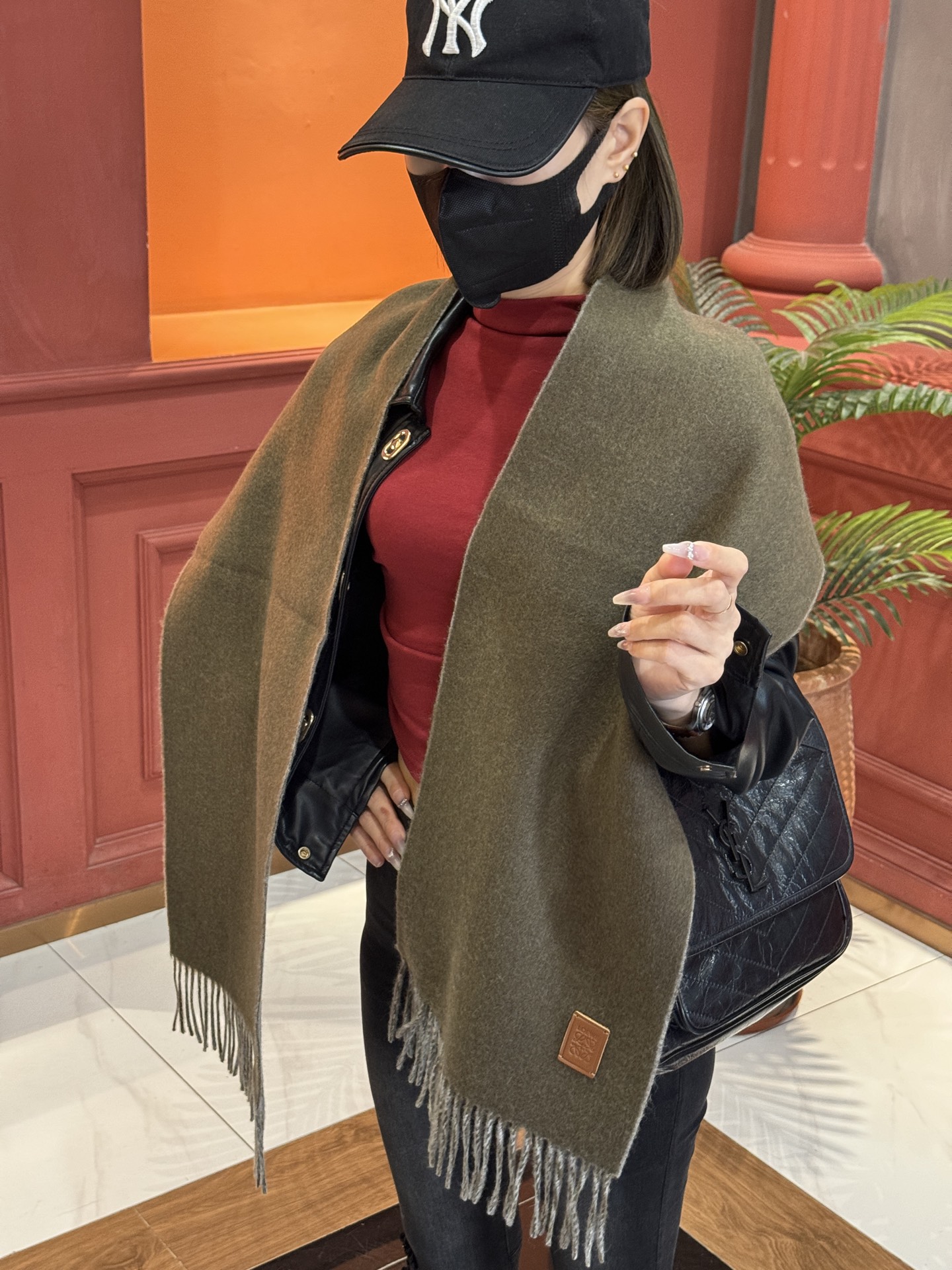  ✨✨太美了😍罗意威 情侣款 美到要尖叫😱专柜最新款🎊英伦欧美范儿 又是一款即时尚又实用的大围巾&长巾，