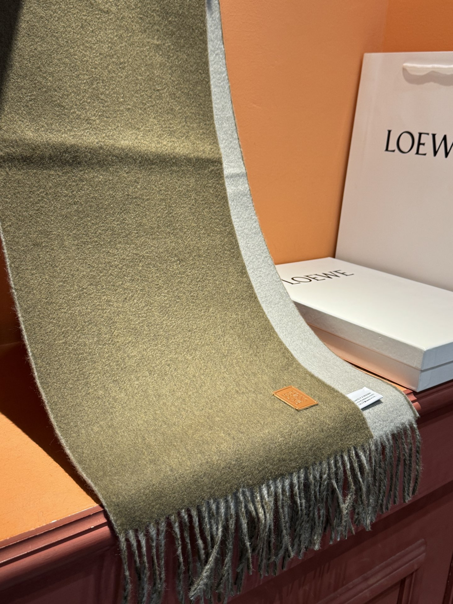  ✨✨太美了😍罗意威 情侣款 美到要尖叫😱专柜最新款🎊英伦欧美范儿 又是一款即时尚又实用的大围巾&长巾，