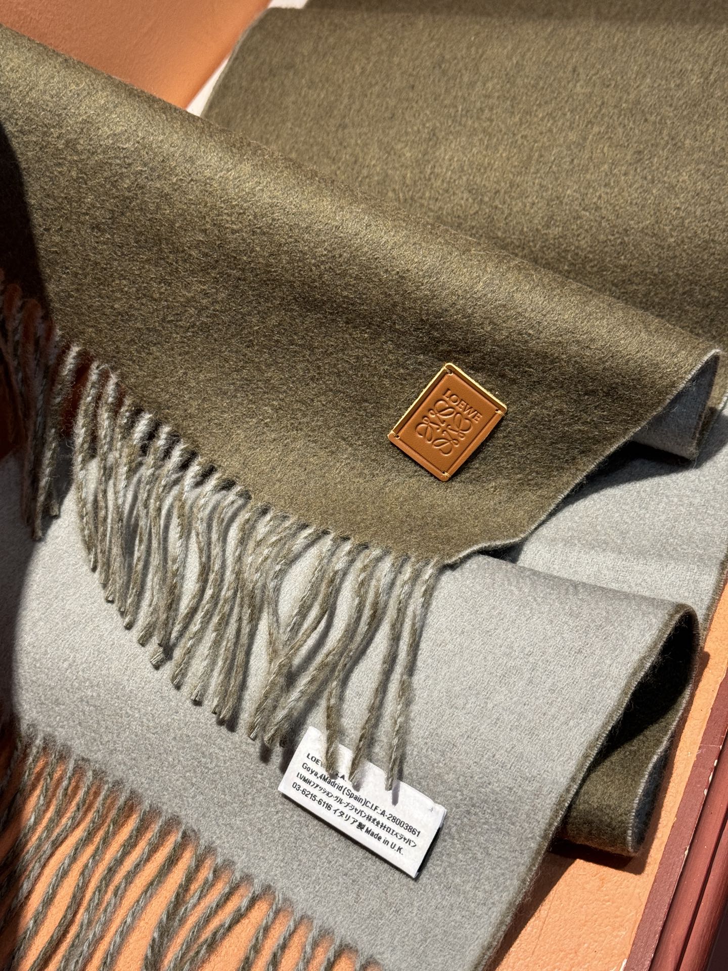  ✨✨太美了😍罗意威 情侣款 美到要尖叫😱专柜最新款🎊英伦欧美范儿 又是一款即时尚又实用的大围巾&长巾，