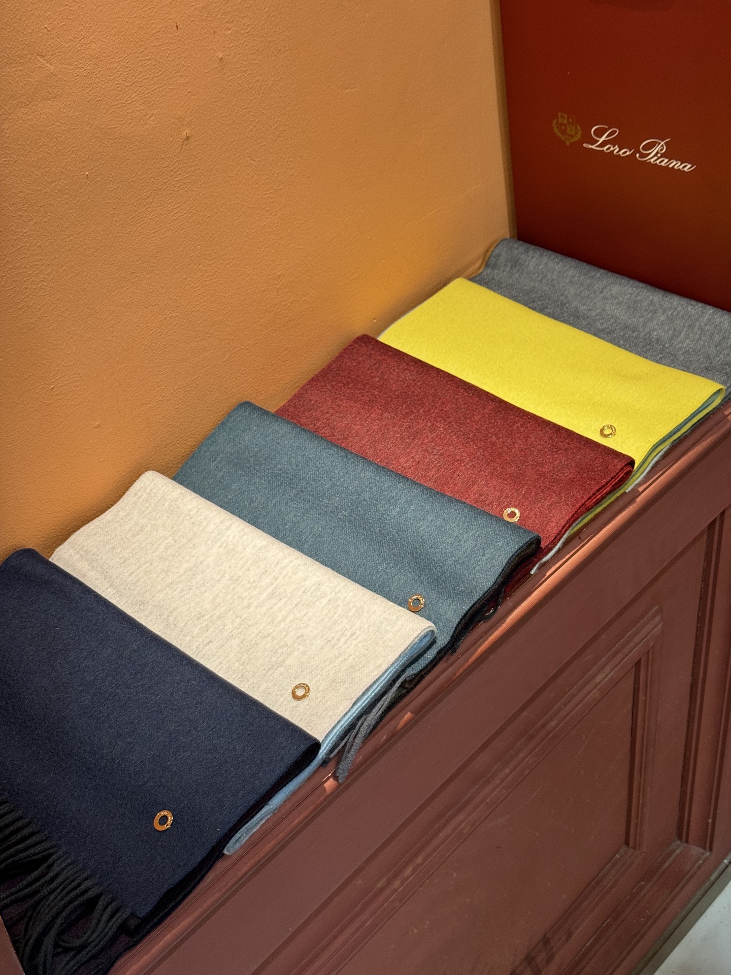  ✨✨太美了😍 【皮安娜】情侣款  美到要尖叫😱专柜最新款🎊英伦欧美范儿「多色渐变」又是一款即时尚又实用