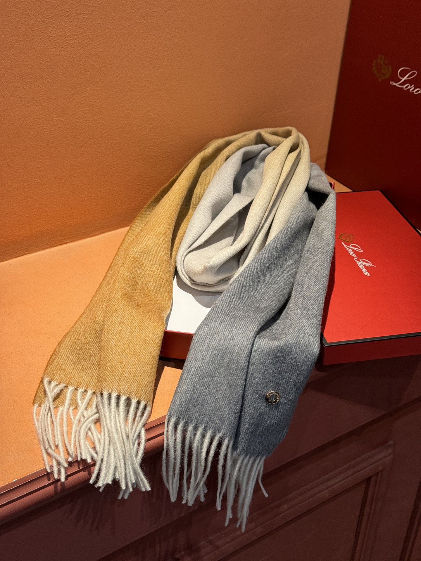  ✨✨太美了😍 【皮安娜】情侣款  美到要尖叫😱专柜最新款🎊英伦欧美范儿「多色渐变」又是一款即时尚又实用