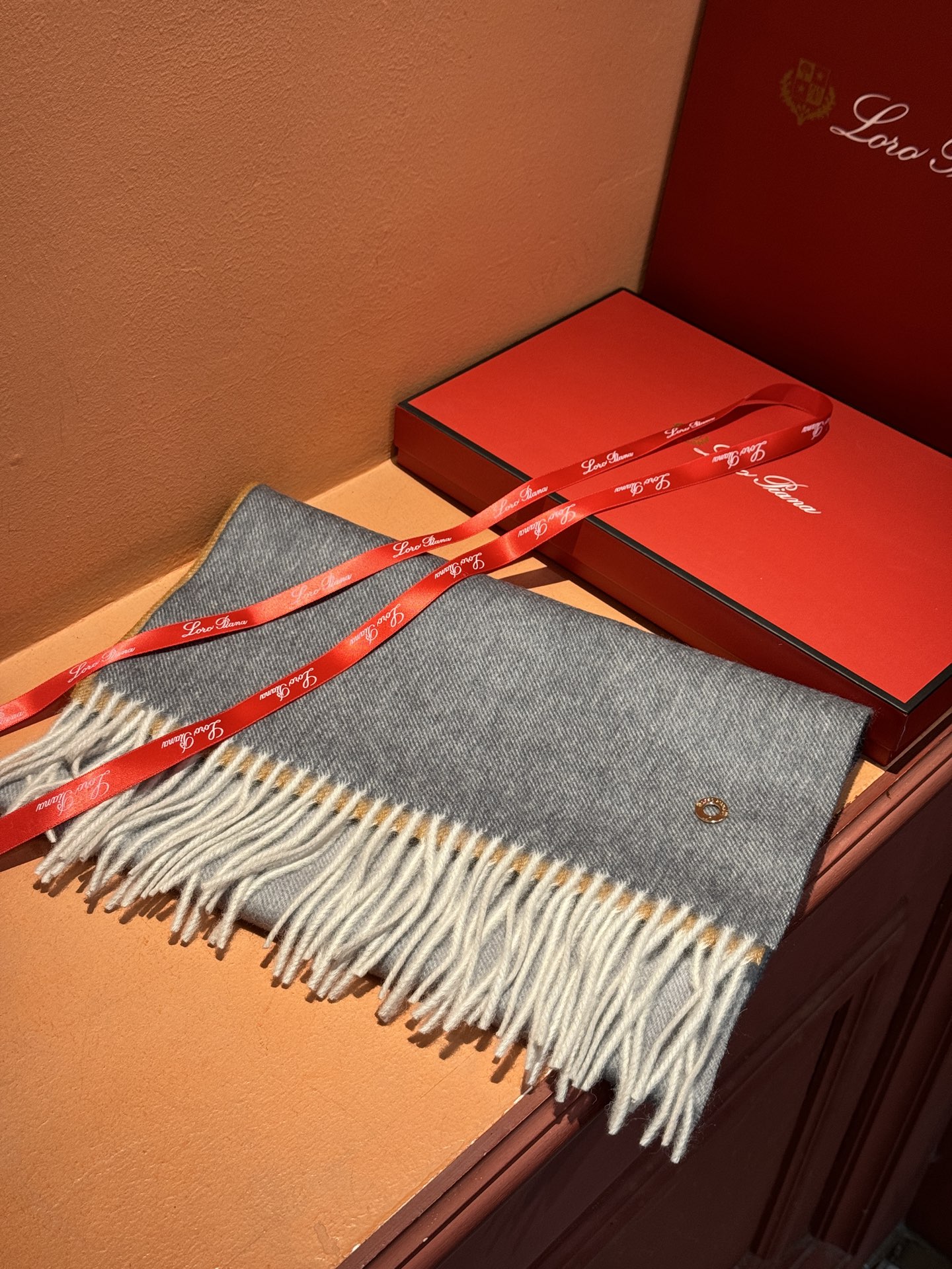  ✨✨太美了😍 【皮安娜】情侣款  美到要尖叫😱专柜最新款🎊英伦欧美范儿「多色渐变」又是一款即时尚又实用