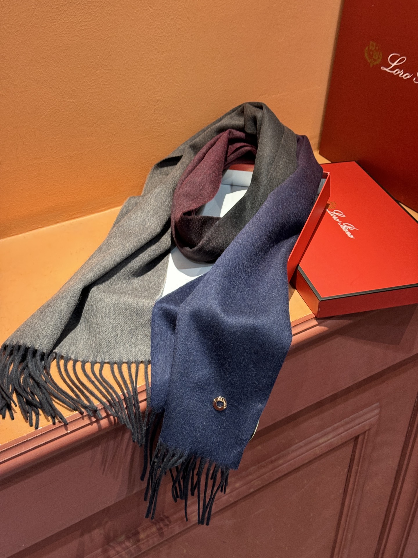  ✨✨太美了😍 【皮安娜】情侣款  美到要尖叫😱专柜最新款🎊英伦欧美范儿「多色渐变」又是一款即时尚又实用