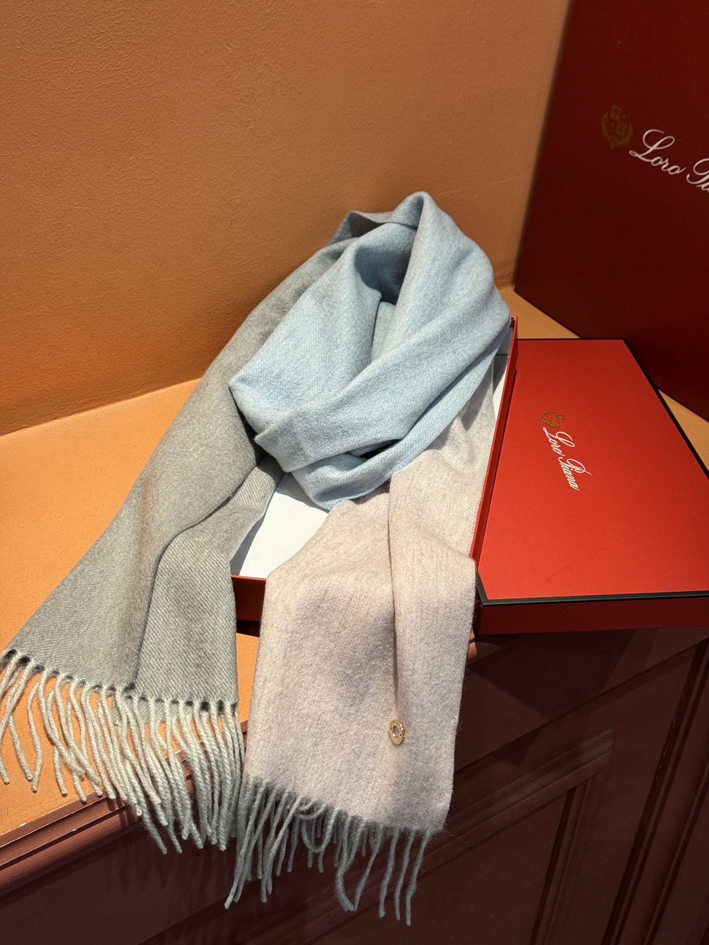  ✨✨太美了😍 【皮安娜】情侣款  美到要尖叫😱专柜最新款🎊英伦欧美范儿「多色渐变」又是一款即时尚又实用