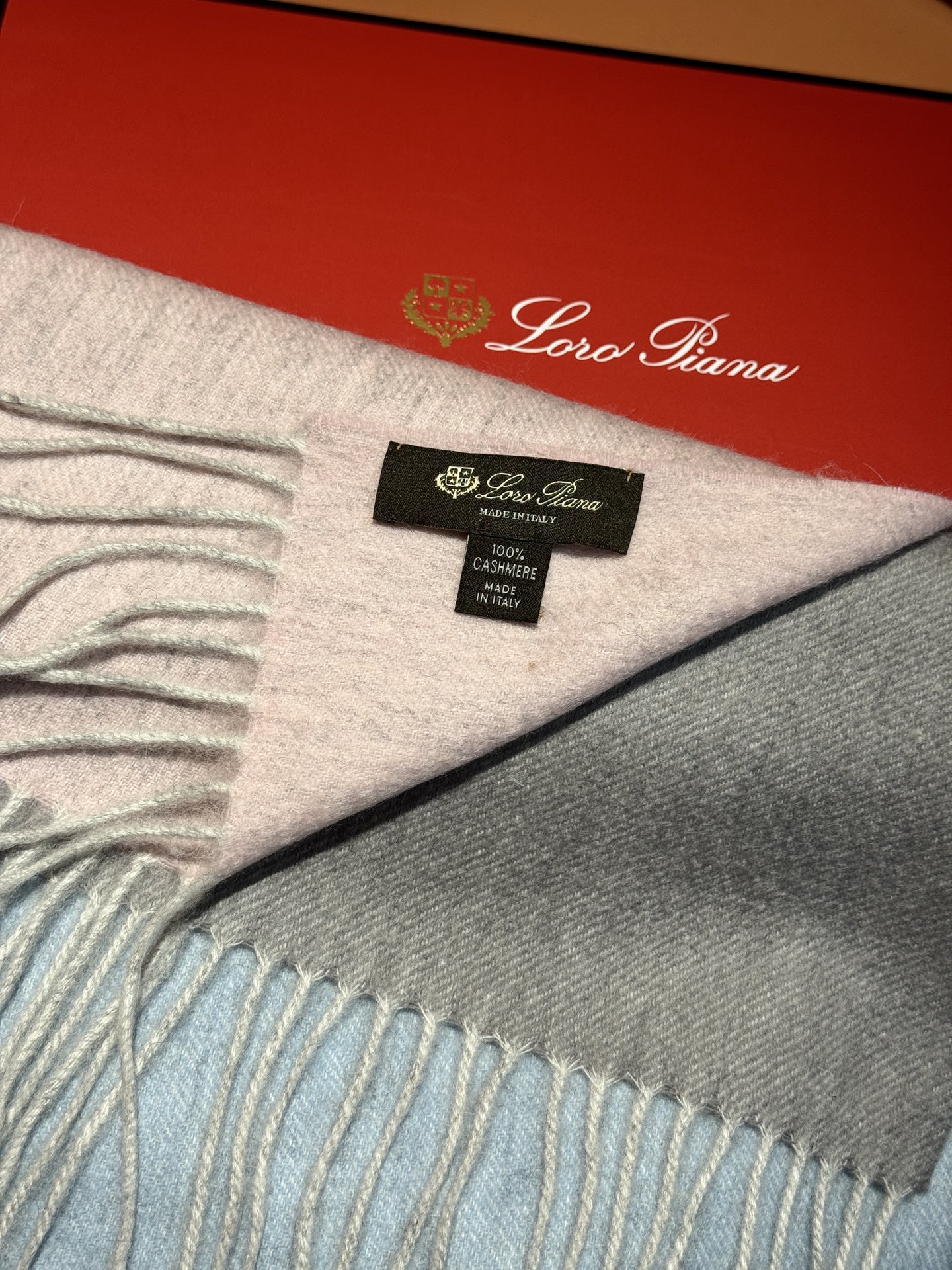  ✨✨太美了😍 【皮安娜】情侣款  美到要尖叫😱专柜最新款🎊英伦欧美范儿「多色渐变」又是一款即时尚又实用