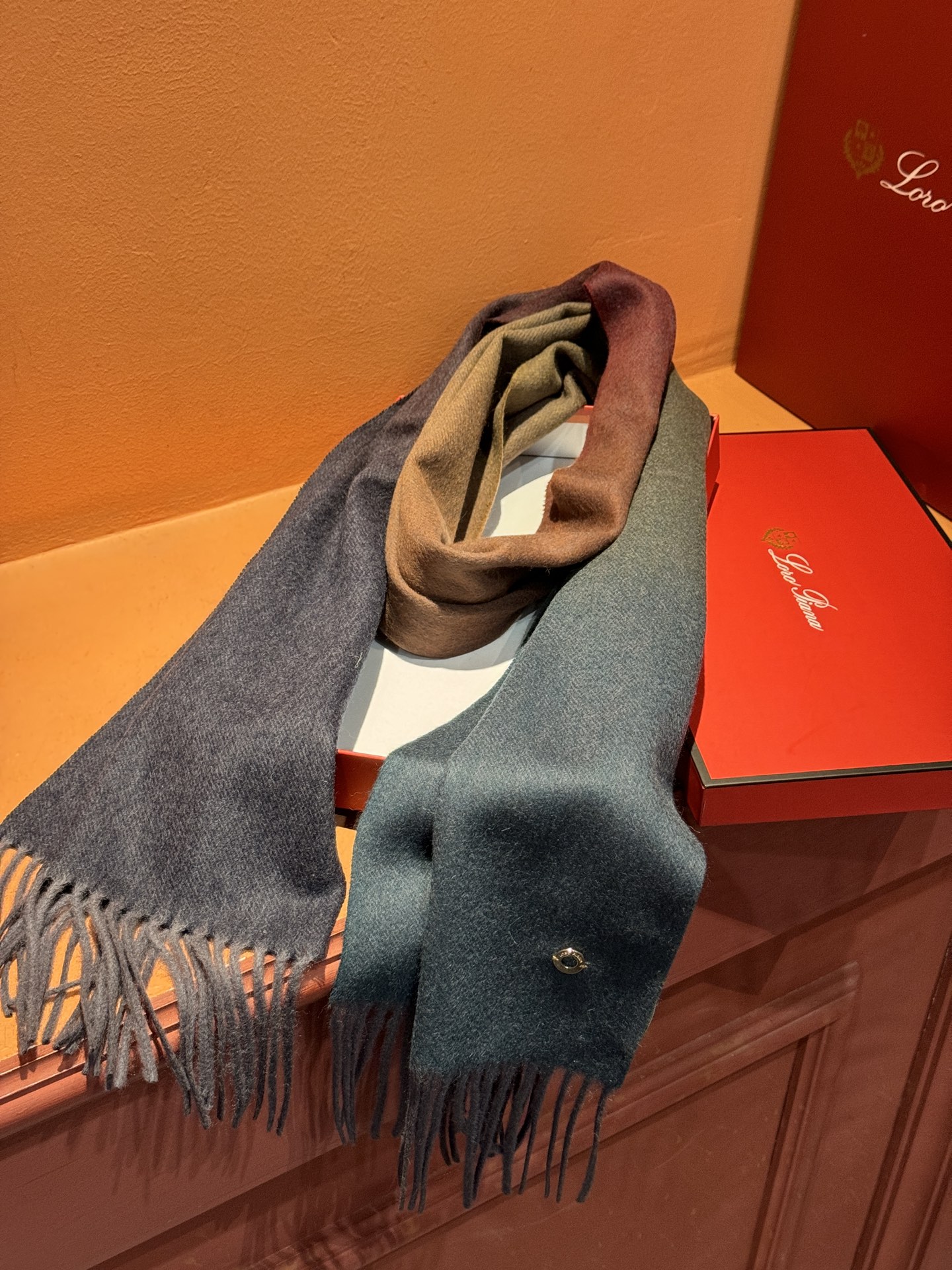  ✨✨太美了😍 【皮安娜】情侣款  美到要尖叫😱专柜最新款🎊英伦欧美范儿「多色渐变」又是一款即时尚又实用