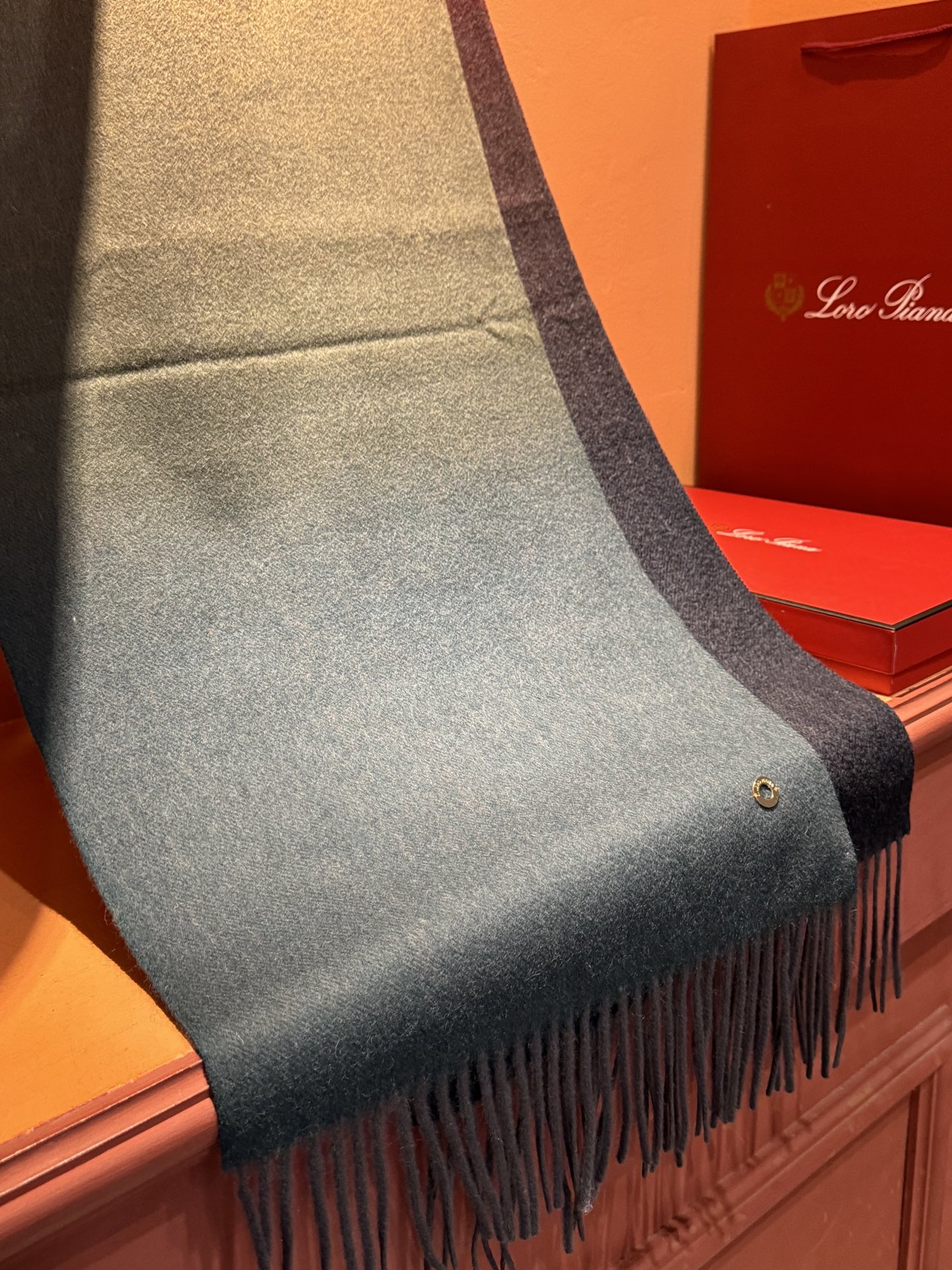  ✨✨太美了😍 【皮安娜】情侣款  美到要尖叫😱专柜最新款🎊英伦欧美范儿「多色渐变」又是一款即时尚又实用