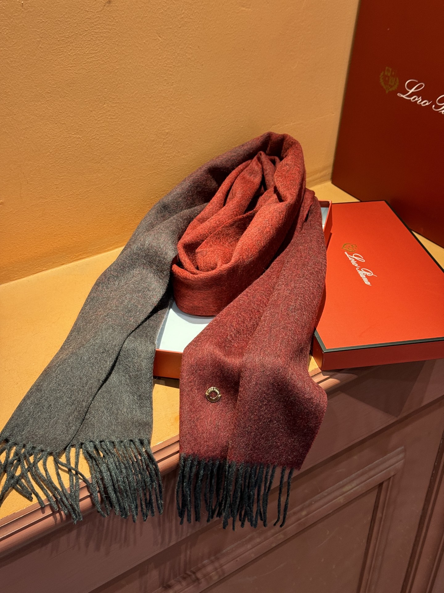  ✨✨太美了😍 【皮安娜】情侣款  美到要尖叫😱专柜最新款🎊英伦欧美范儿「多色渐变」又是一款即时尚又实用