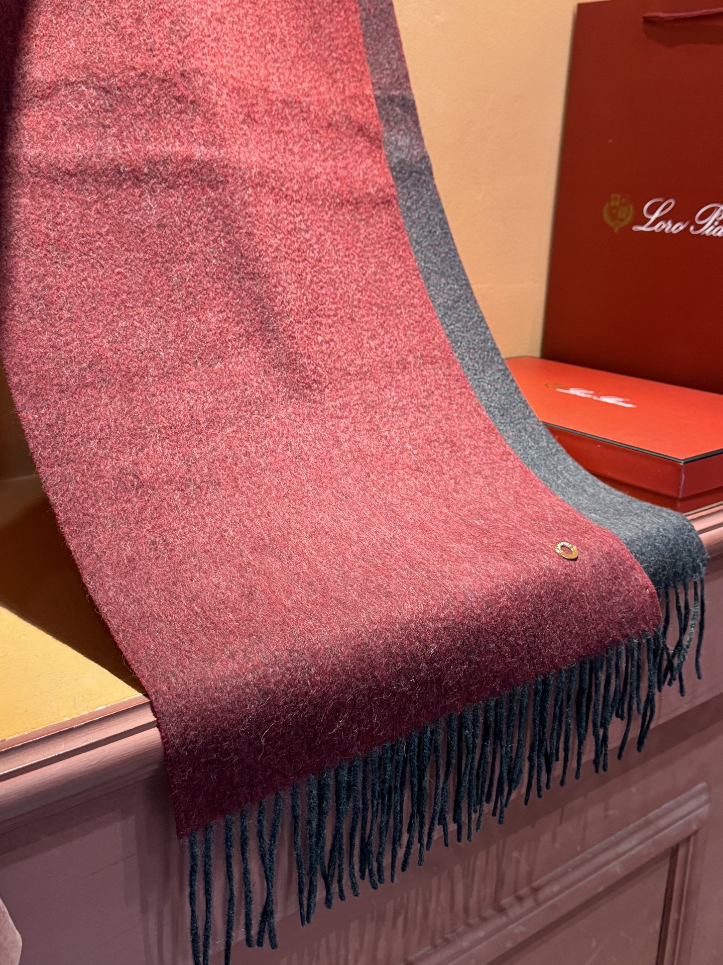  ✨✨太美了😍 【皮安娜】情侣款  美到要尖叫😱专柜最新款🎊英伦欧美范儿「多色渐变」又是一款即时尚又实用