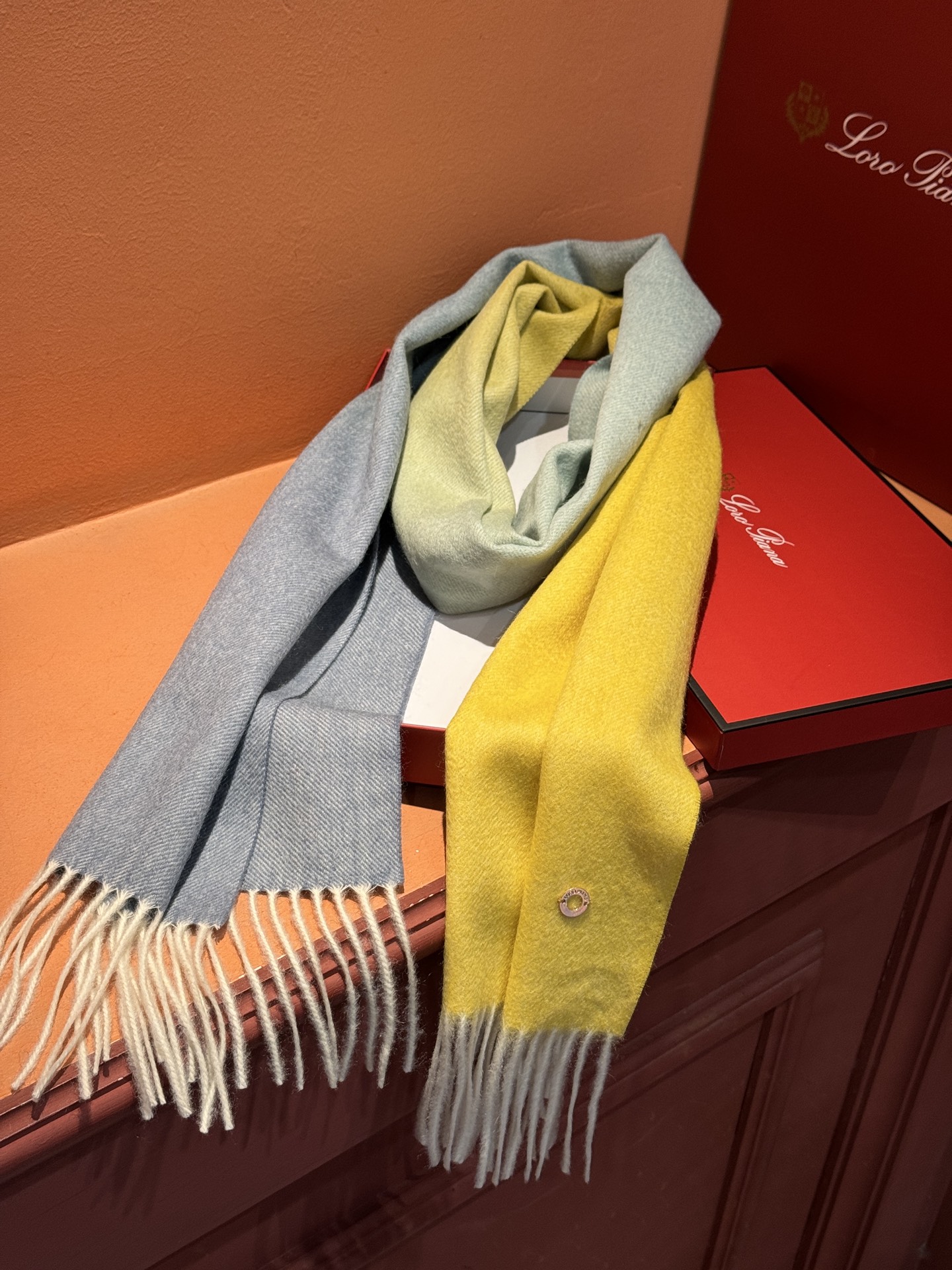  ✨✨太美了😍 【皮安娜】情侣款  美到要尖叫😱专柜最新款🎊英伦欧美范儿「多色渐变」又是一款即时尚又实用