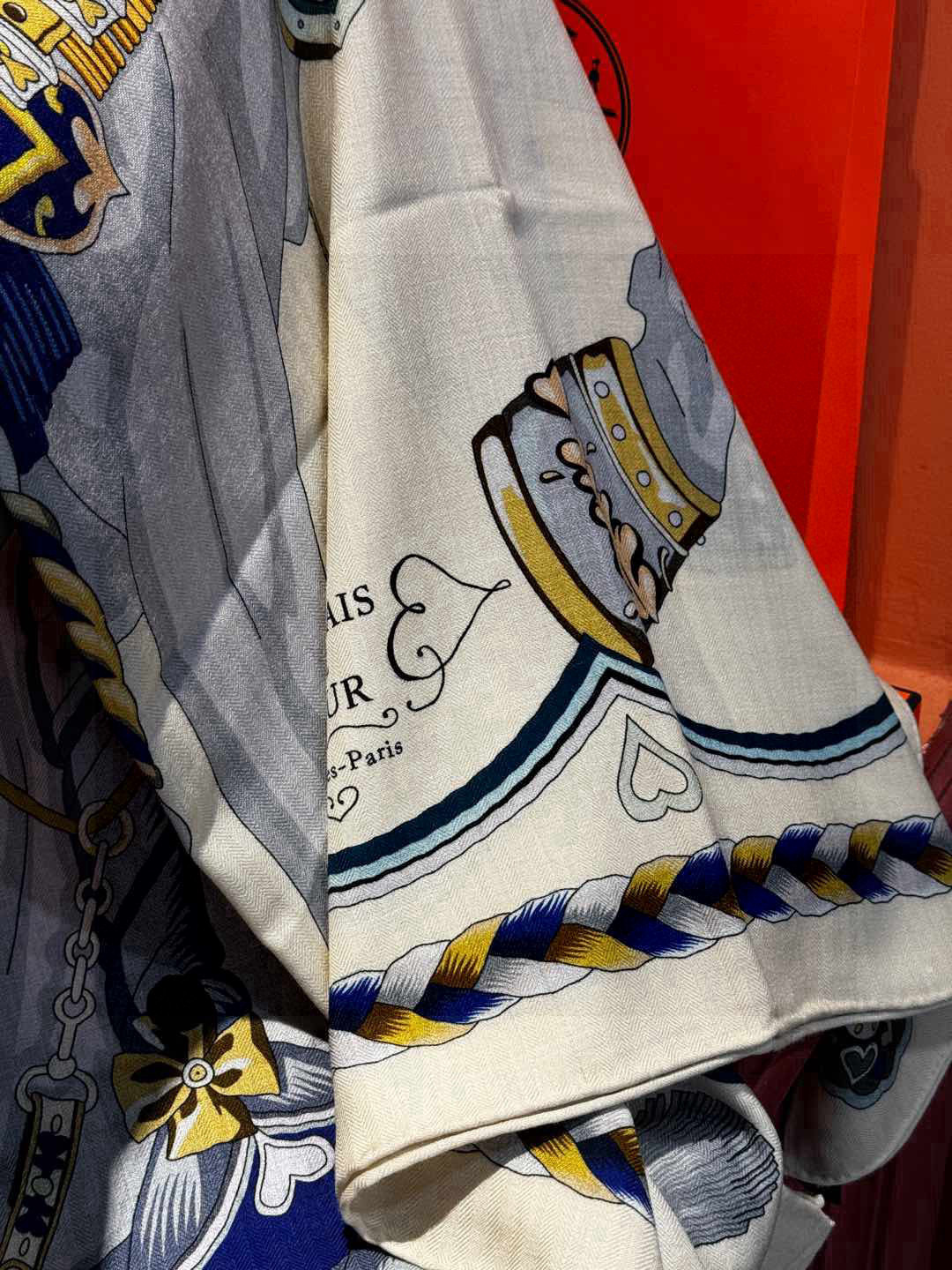  【双面同色】原单爱马仕140cm丝绒方巾💕 甜蜜的鞍具，装饰家芳登和佩西耶设计的一款餐盘增添骑士般的浪