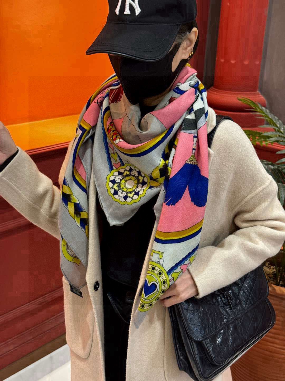  【双面同色】原单爱马仕140cm丝绒方巾💕 甜蜜的鞍具，装饰家芳登和佩西耶设计的一款餐盘增添骑士般的浪