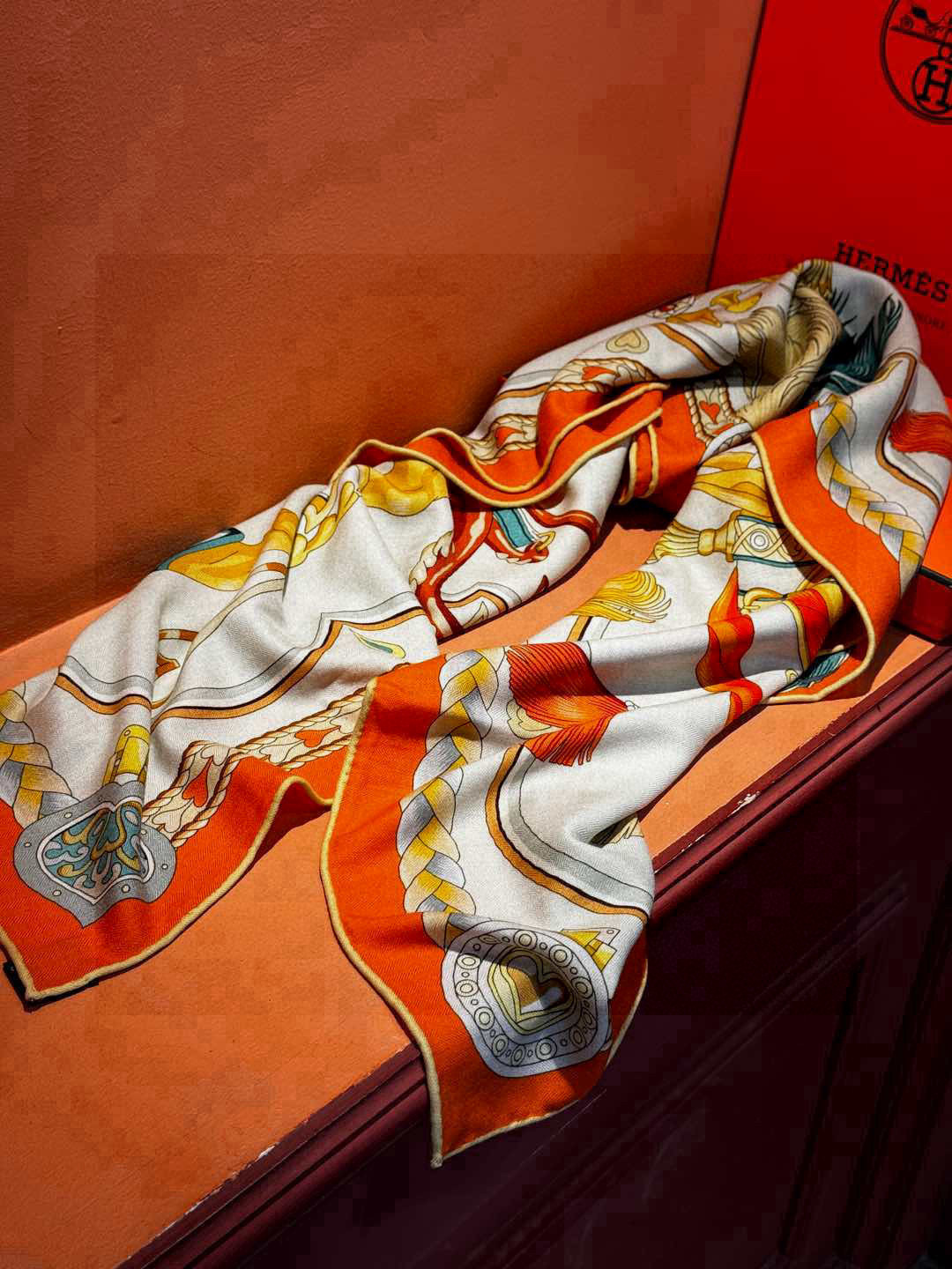  【双面同色】原单爱马仕140cm丝绒方巾💕 甜蜜的鞍具，装饰家芳登和佩西耶设计的一款餐盘增添骑士般的浪