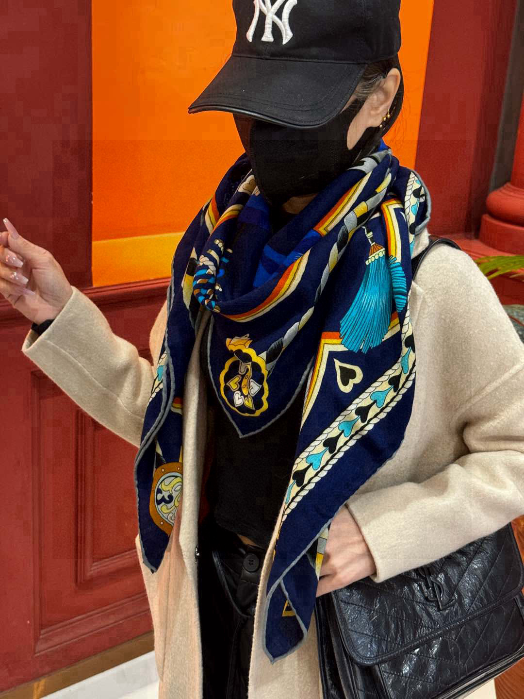  【双面同色】原单爱马仕140cm丝绒方巾💕 甜蜜的鞍具，装饰家芳登和佩西耶设计的一款餐盘增添骑士般的浪