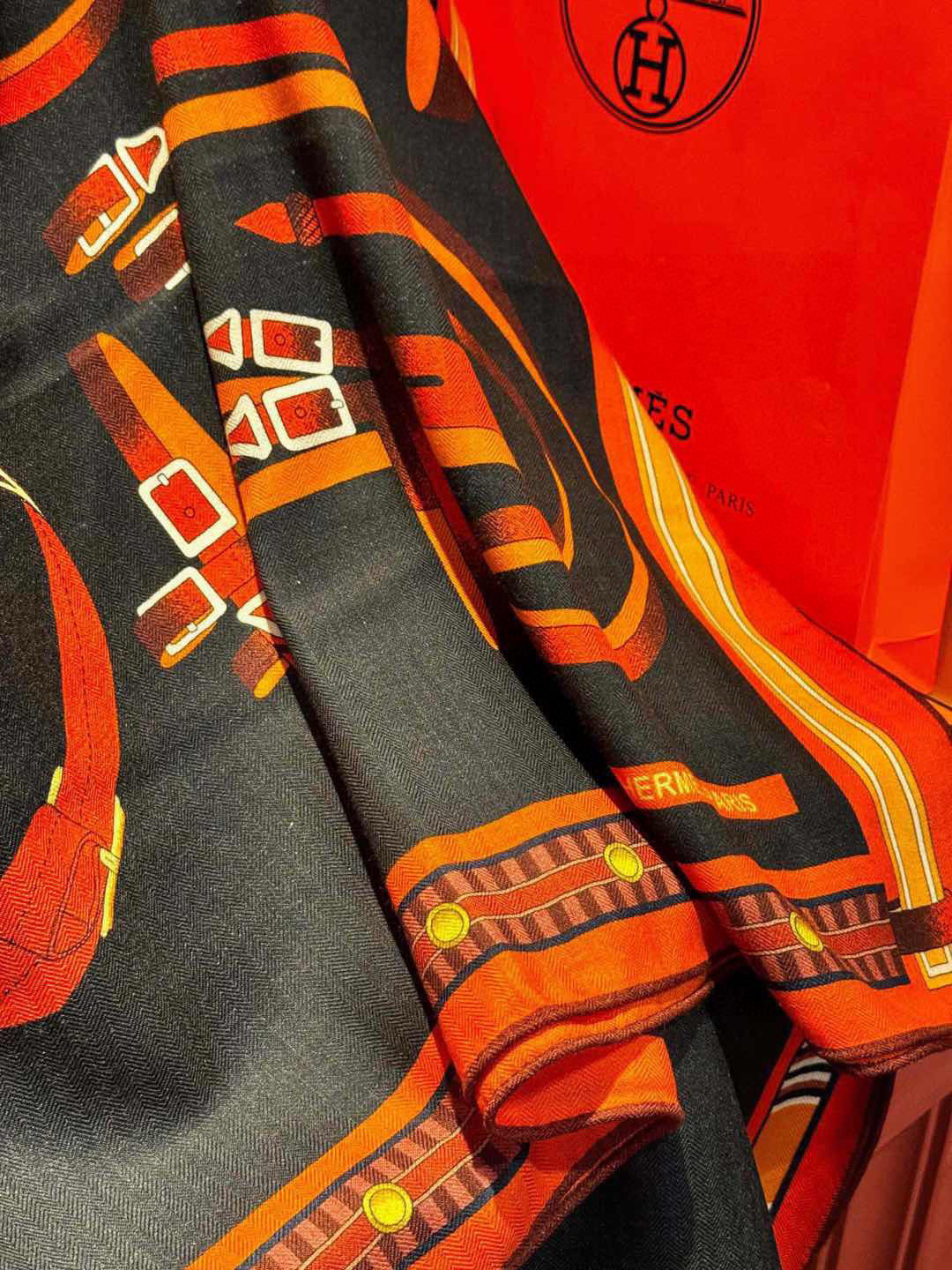 ❄️【双面同色】原单爱马仕140cm丝绒方巾💕 《马术密匙》，十九世纪的商品图录汇集了手工匠们的系列产品