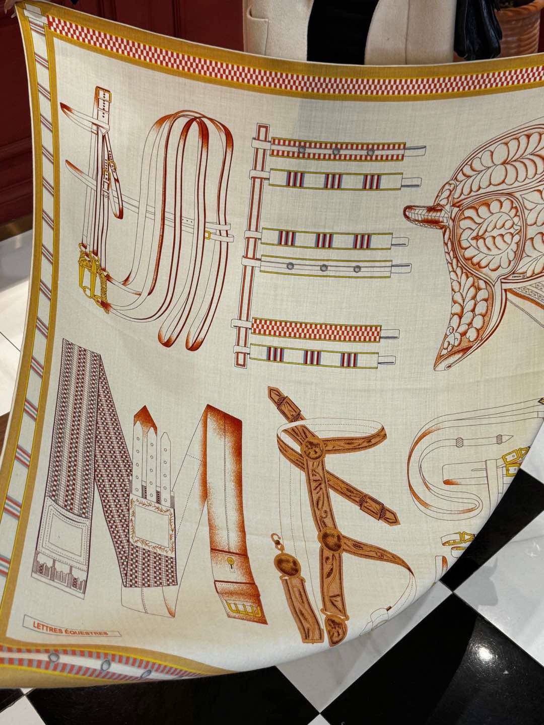 ❄️【双面同色】原单爱马仕140cm丝绒方巾💕 《马术密匙》，十九世纪的商品图录汇集了手工匠们的系列产品