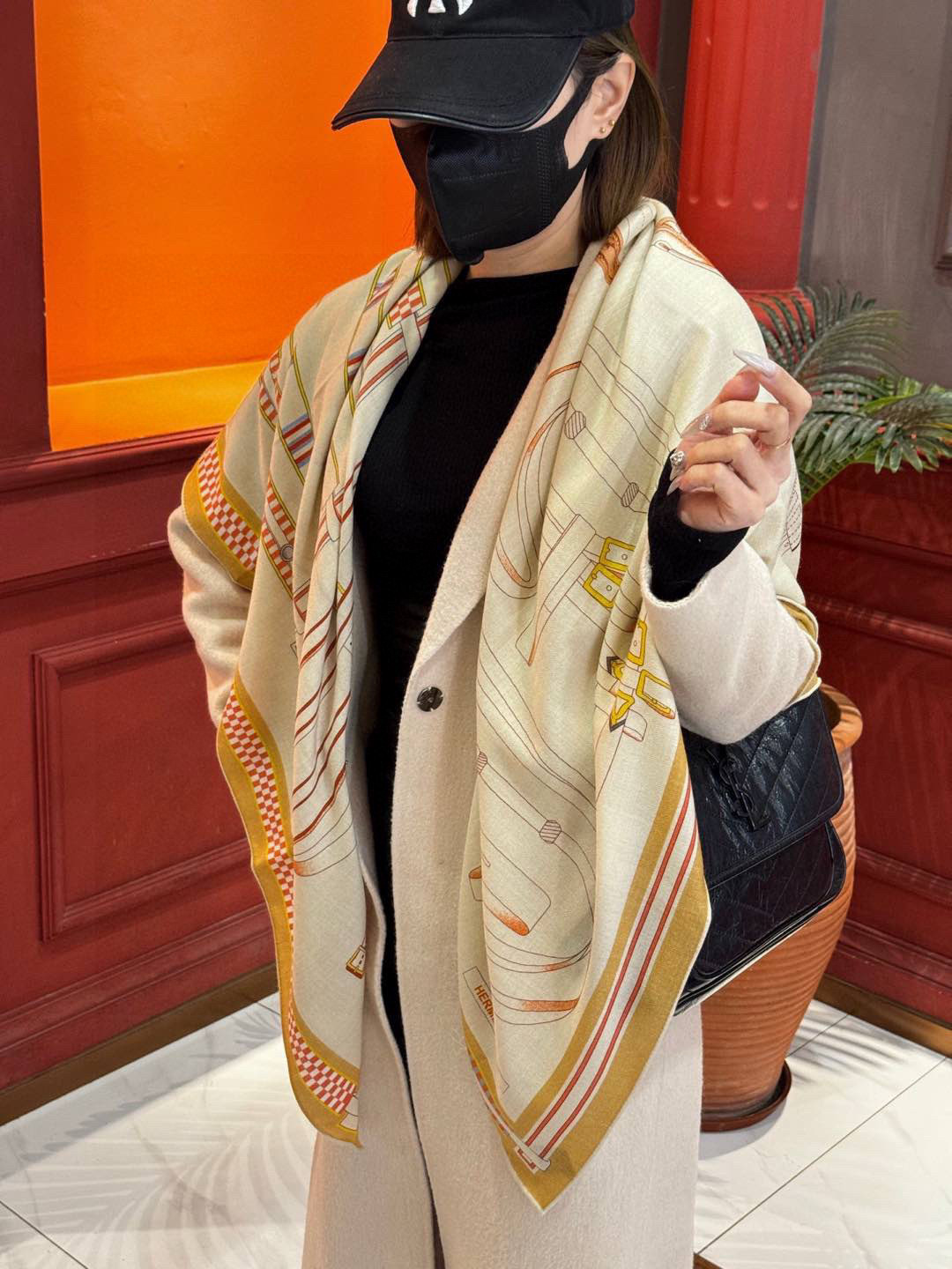 ❄️【双面同色】原单爱马仕140cm丝绒方巾💕 《马术密匙》，十九世纪的商品图录汇集了手工匠们的系列产品