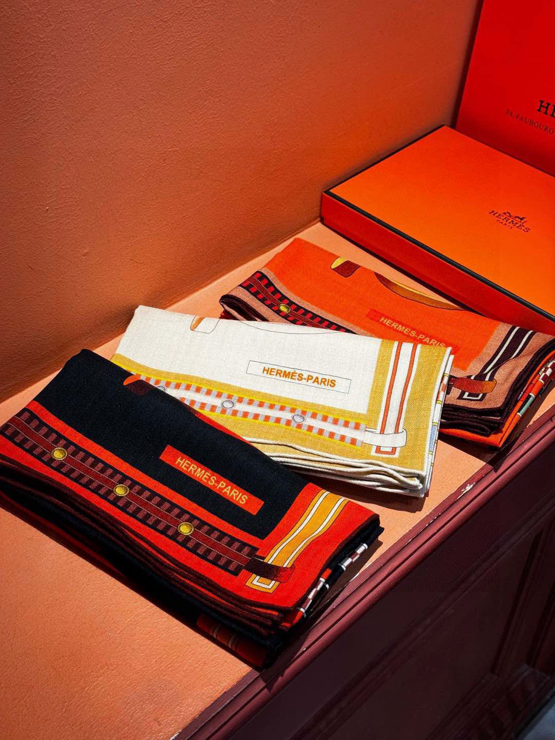 ❄️【双面同色】原单爱马仕140cm丝绒方巾💕 《马术密匙》，十九世纪的商品图录汇集了手工匠们的系列产品