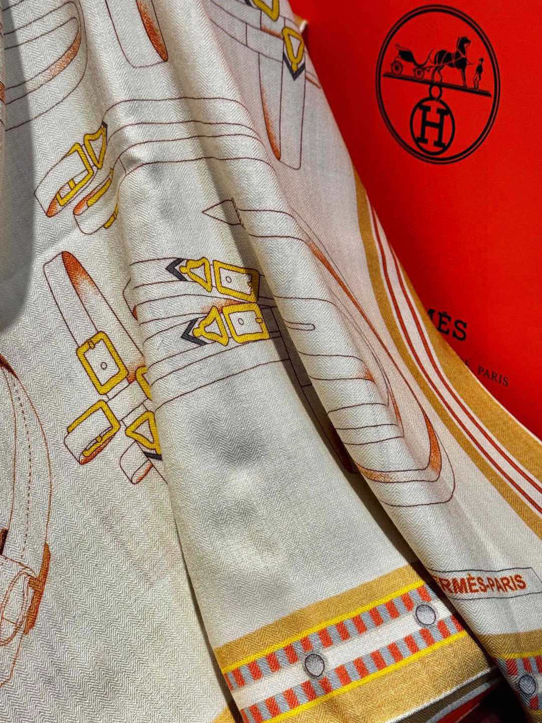 ❄️【双面同色】原单爱马仕140cm丝绒方巾💕 《马术密匙》，十九世纪的商品图录汇集了手工匠们的系列产品