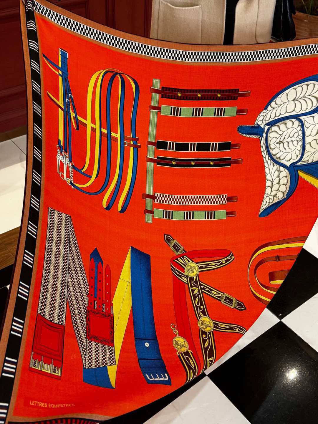 ❄️【双面同色】原单爱马仕140cm丝绒方巾💕 《马术密匙》，十九世纪的商品图录汇集了手工匠们的系列产品