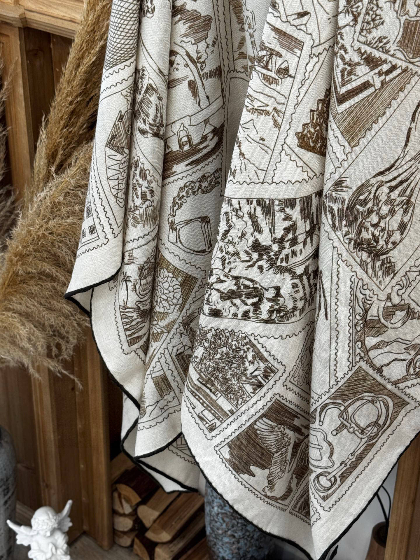  💟2025年秋冬抢先 上新💞【双面同色丝毛方巾】手工卷边山羊绒和真丝混纺披肩（70%山羊绒，30%桑蚕