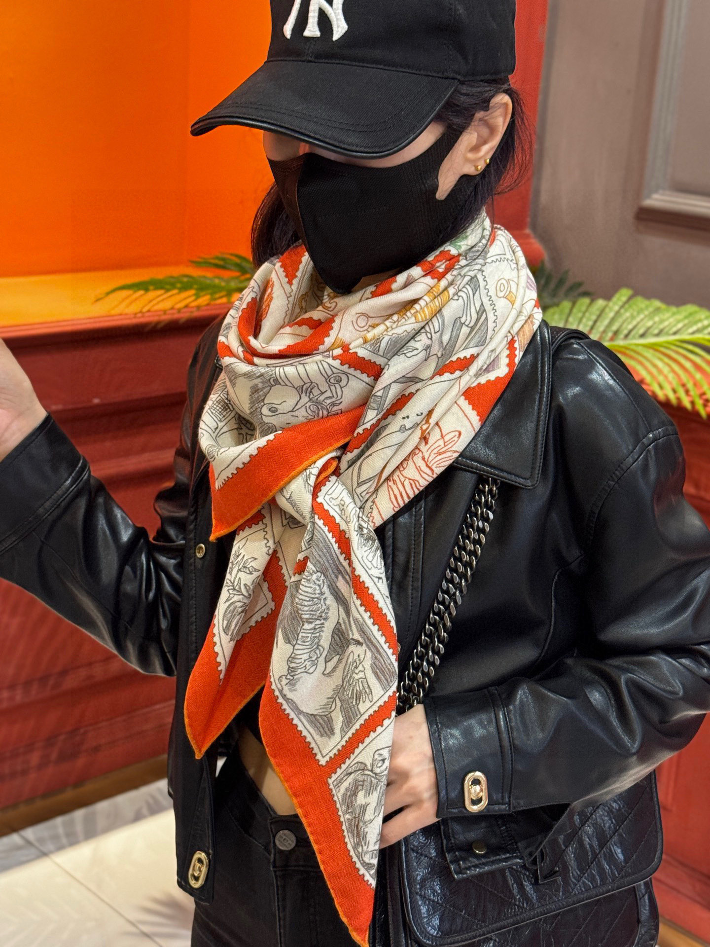  💟2025年秋冬抢先 上新💞【双面同色丝毛方巾】手工卷边山羊绒和真丝混纺披肩（70%山羊绒，30%桑蚕