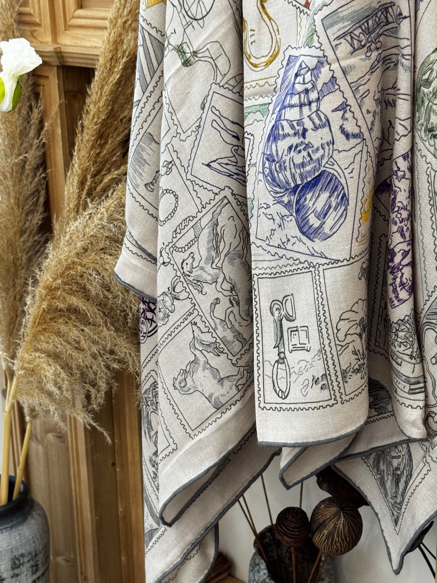  💟2025年秋冬抢先 上新💞【双面同色丝毛方巾】手工卷边山羊绒和真丝混纺披肩（70%山羊绒，30%桑蚕