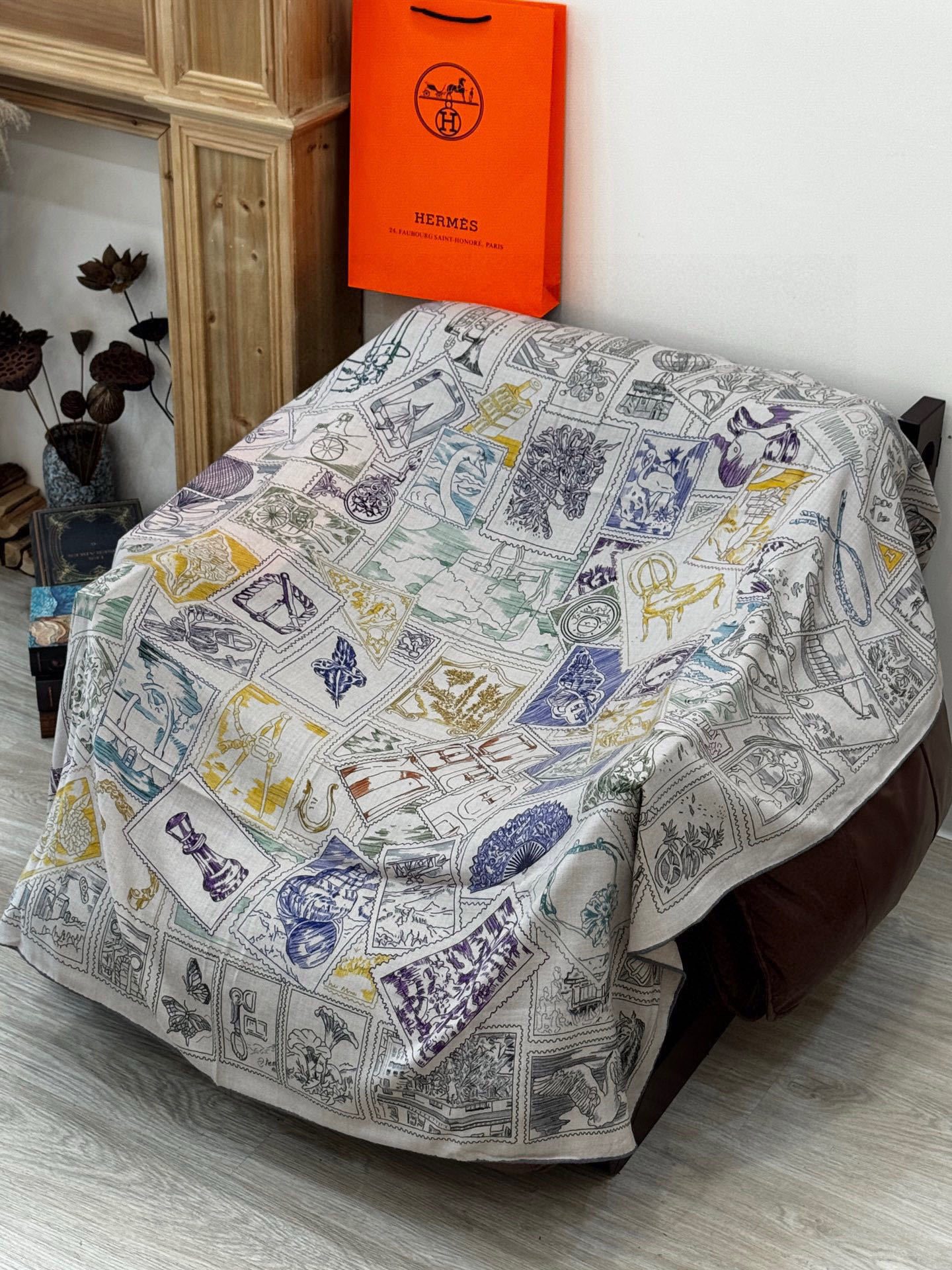  💟2025年秋冬抢先 上新💞【双面同色丝毛方巾】手工卷边山羊绒和真丝混纺披肩（70%山羊绒，30%桑蚕